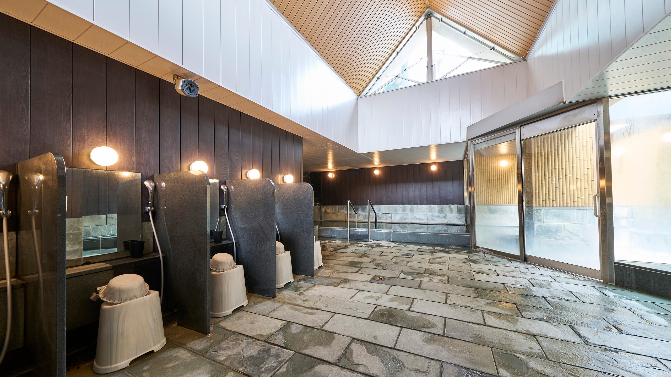 大浴缸：適合所有男士