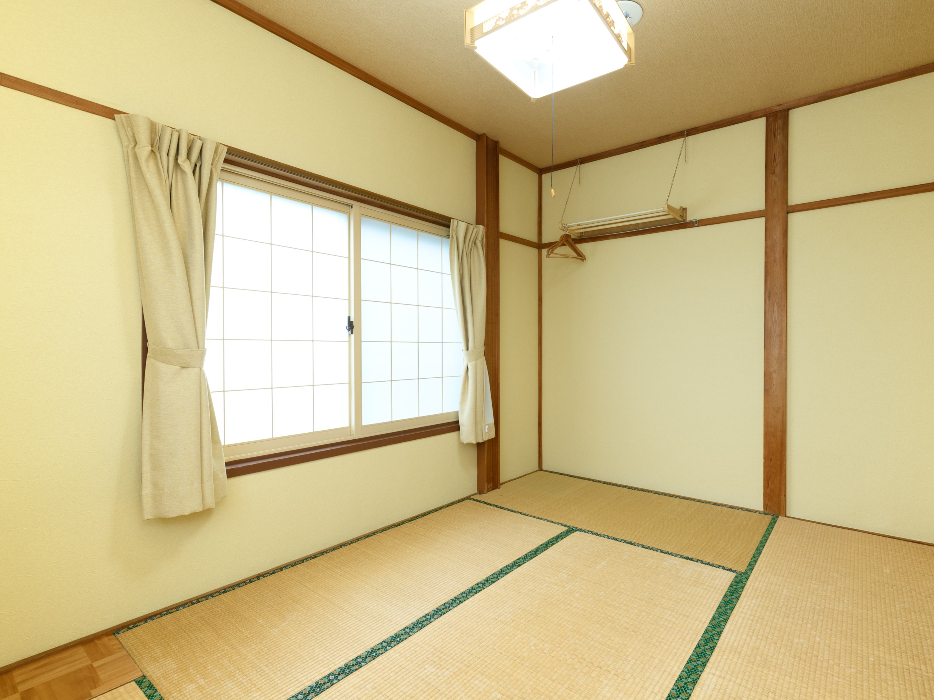 [Non-smoking] Japanese-style room for 1-2 people (no bath or toilet)