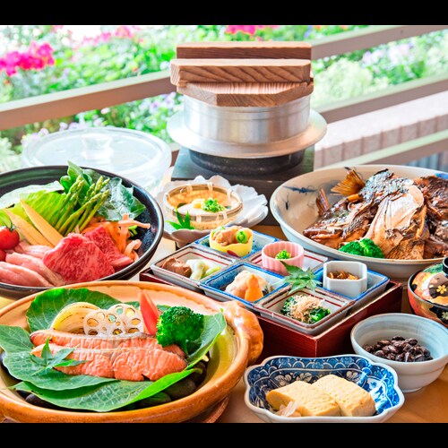 * [Breakfast example / Japanese food] Our secret miso-zuke-grilled salmon, hot-cooked rice cooked in a kettle, and six kinds of rice