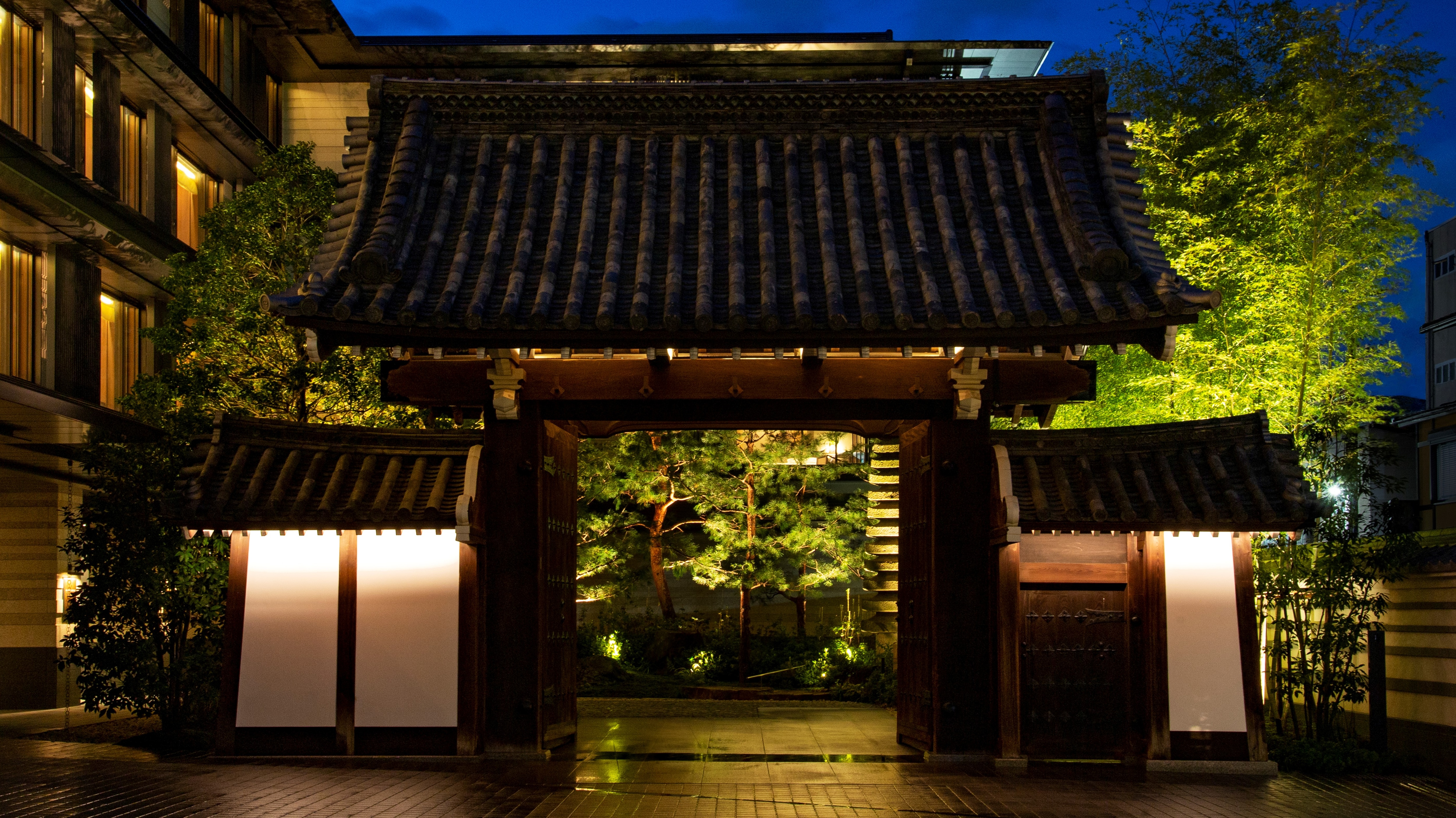 Entrance "Kajiimiyamon"