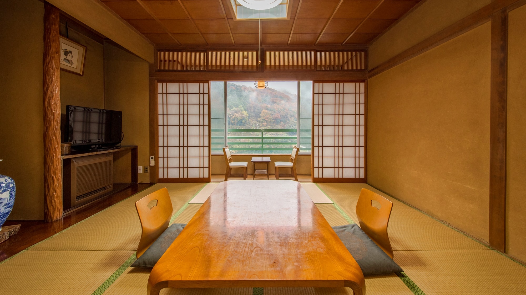 * [Kamar] Ini adalah contoh kamar bergaya Jepang dengan 8 tikar tatami. Nikmati pemandangan luar di ruang tatami yang menenangkan.