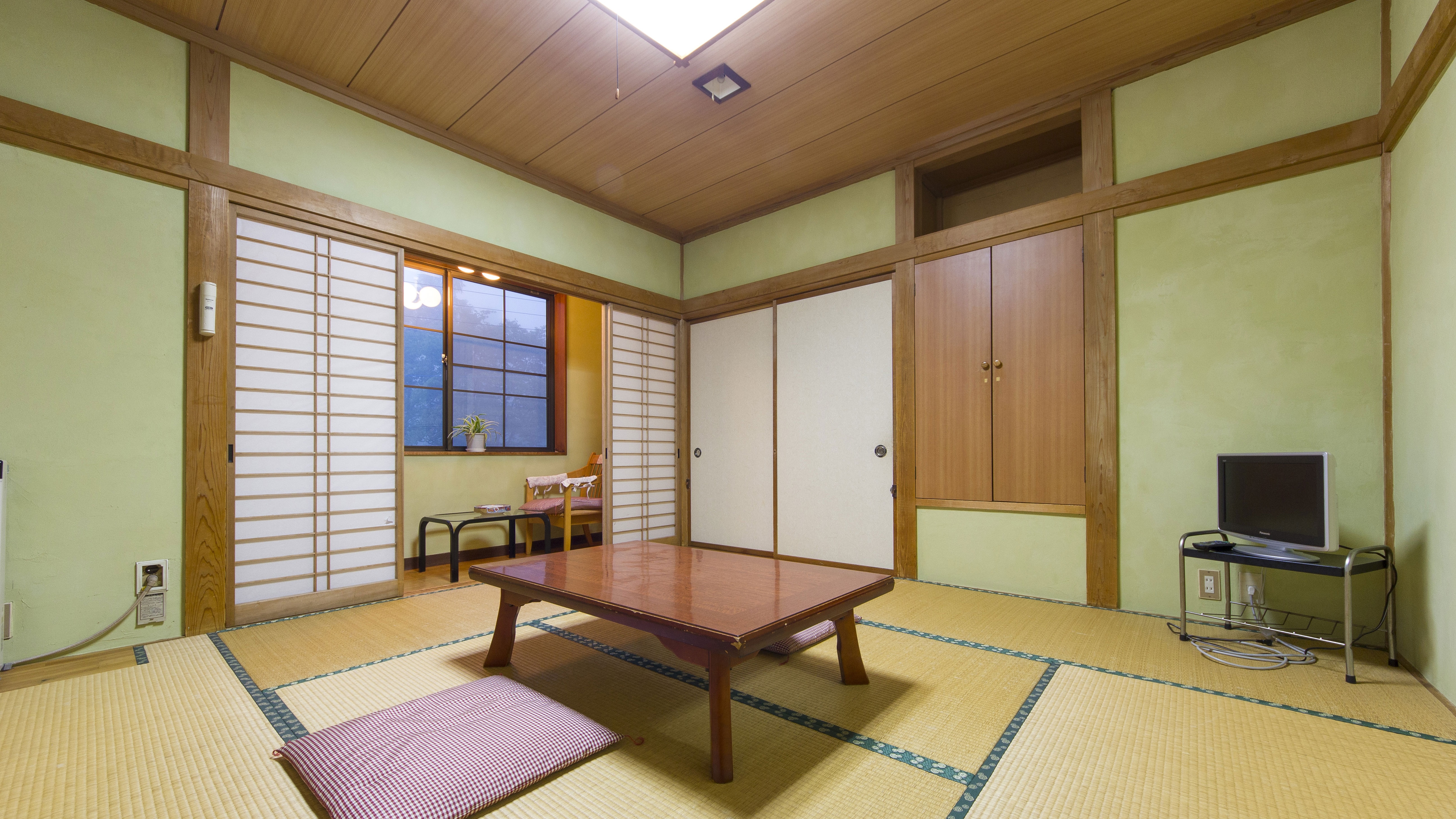 * [Room / Japanese-style room example] Please spend a wonderful time in a Japanese-style room where you can relax.