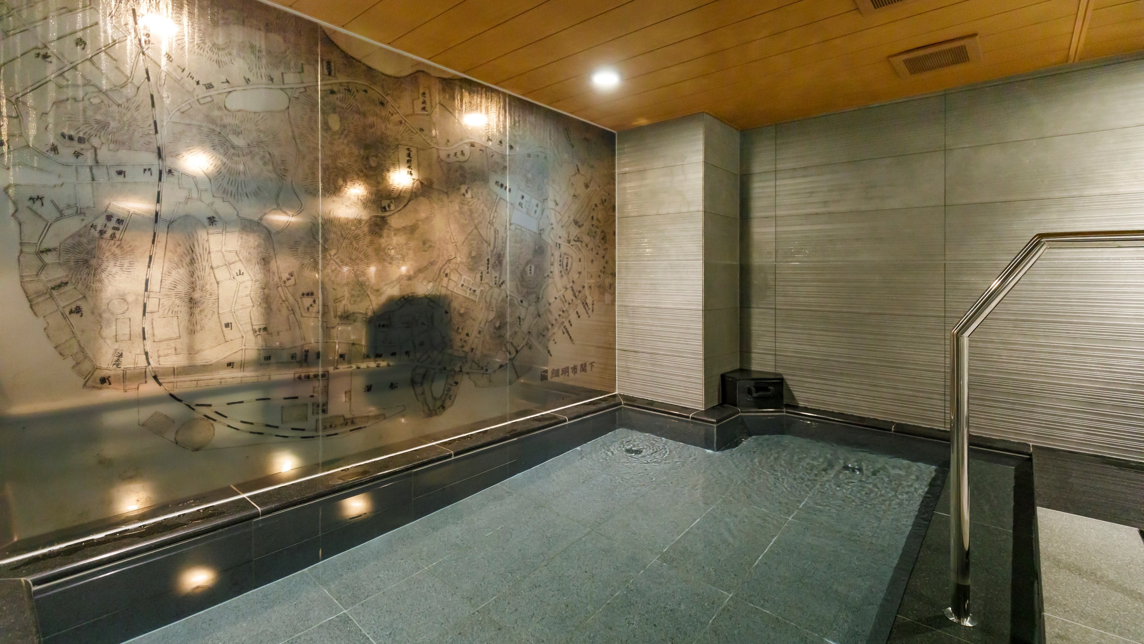 "Ishin no Yu" separate baths for men and women on the first basement floor
