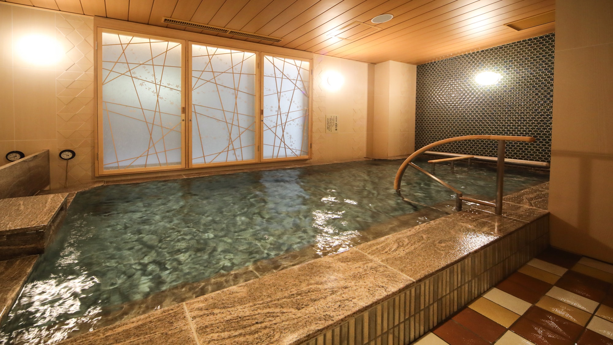 ■【女性】内湯 (湯温：40～41℃)