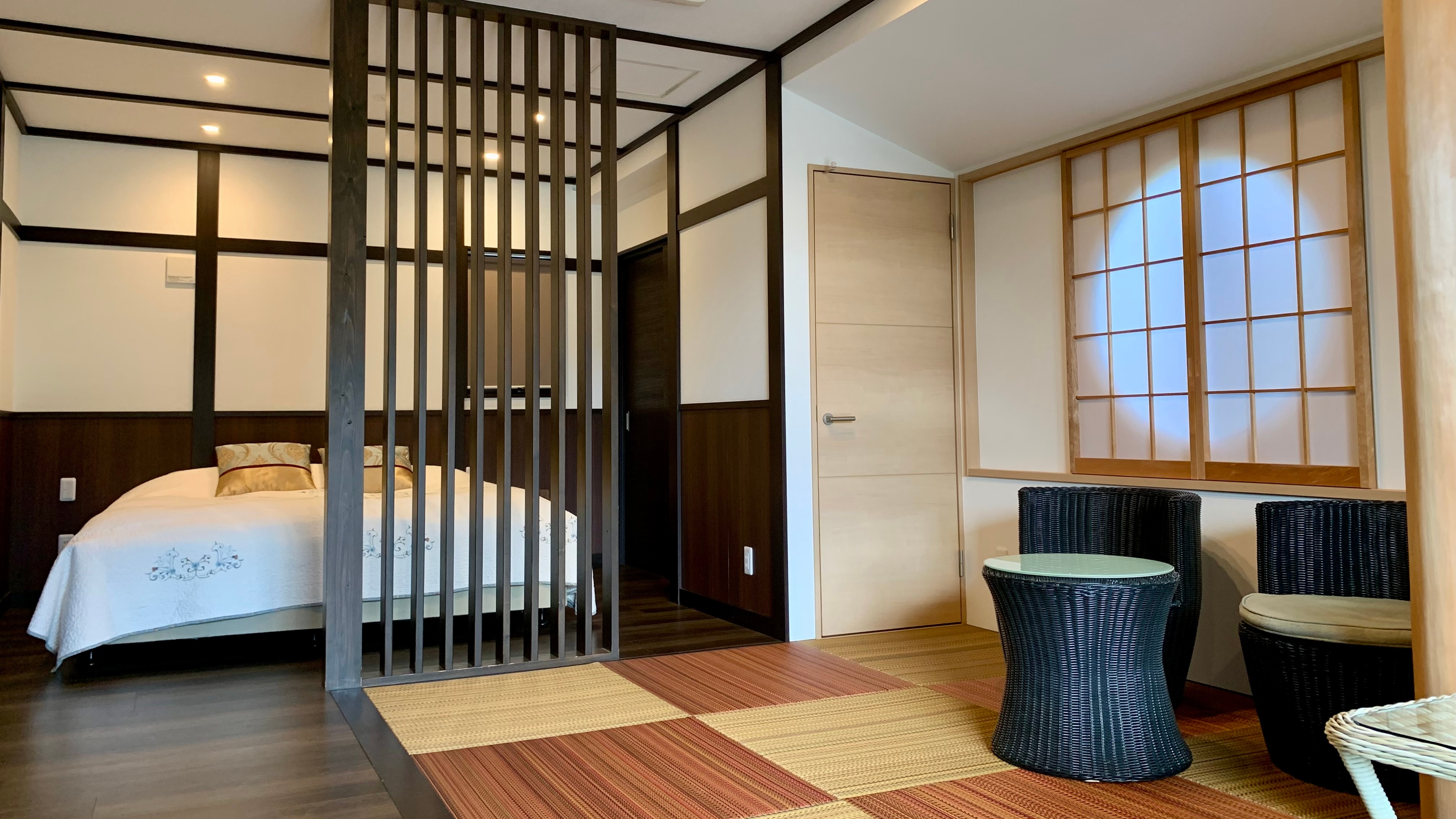 King bed and tatami area [King bedroom]