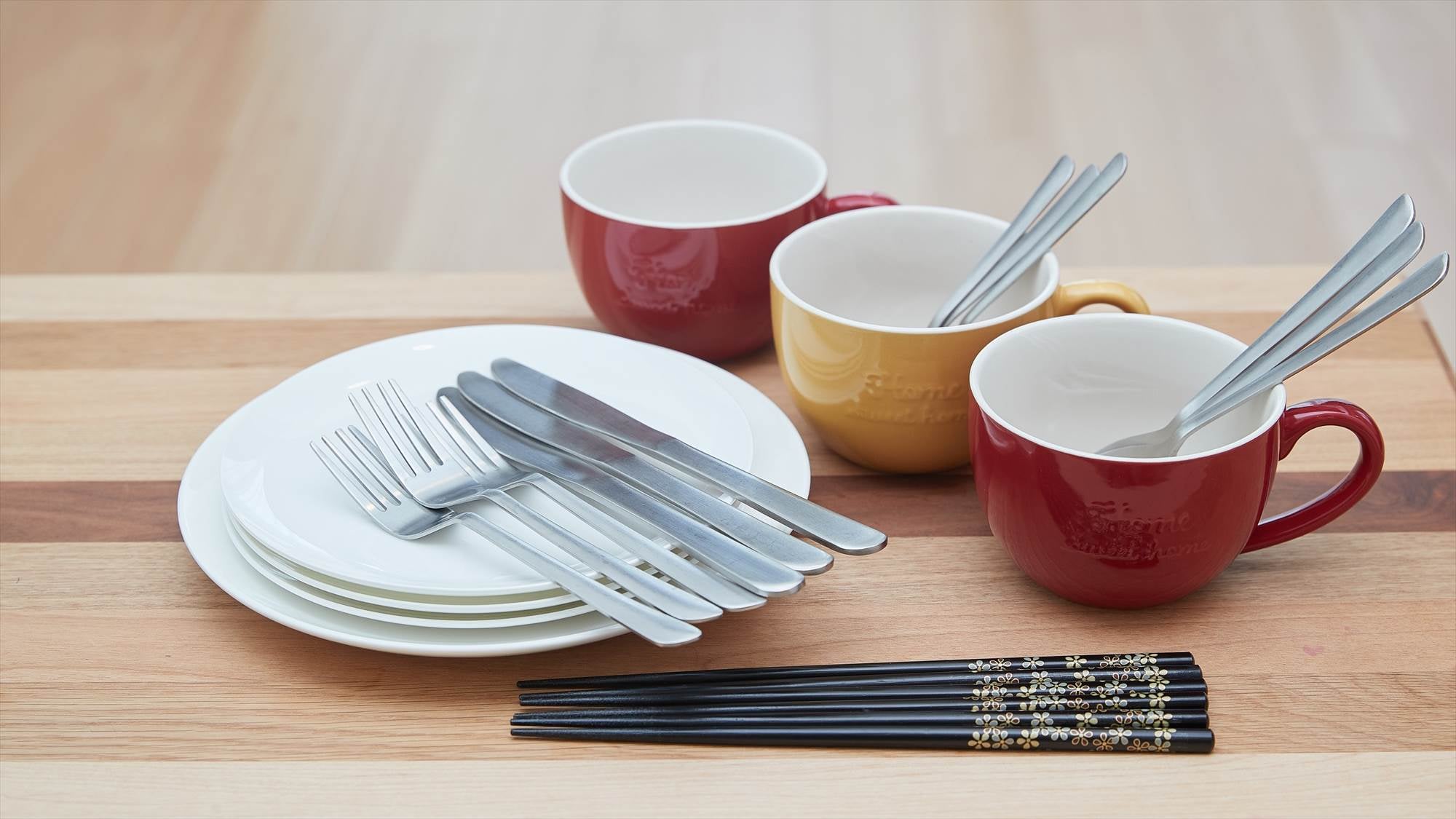 อุปกรณ์บนโต๊ะอาหาร