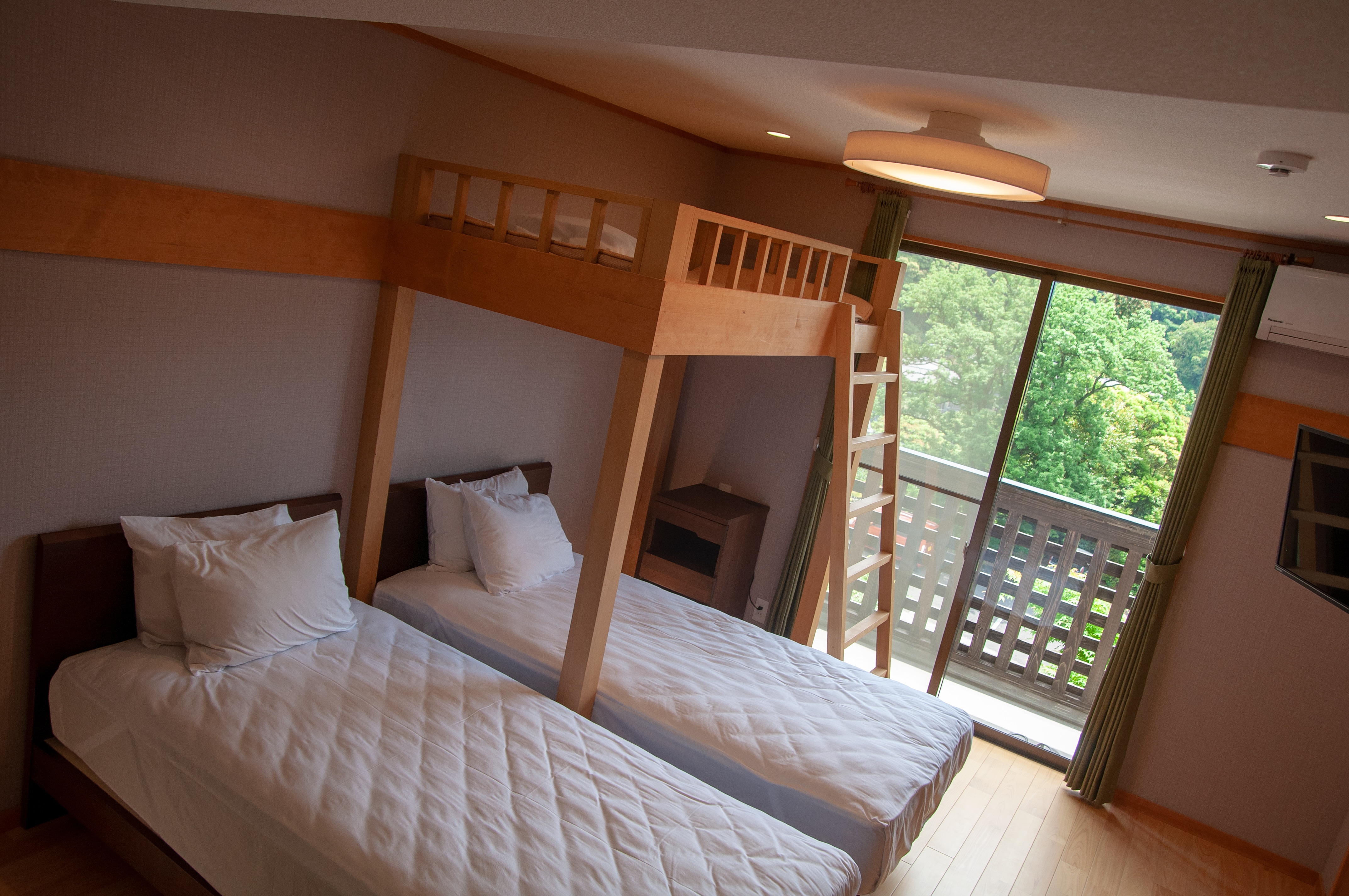 Loft + Western-style room with hot spring