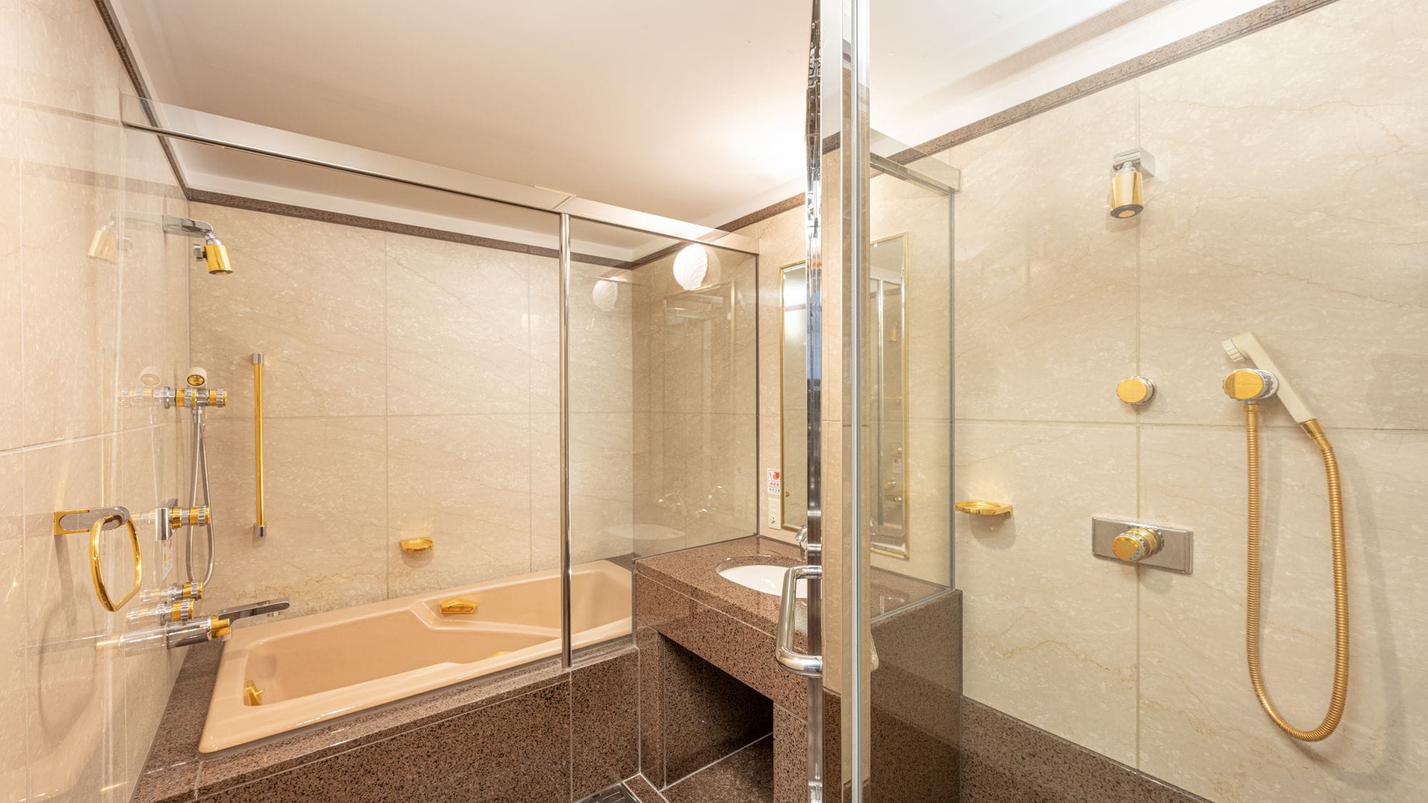 Bathroom (Park View Suite)