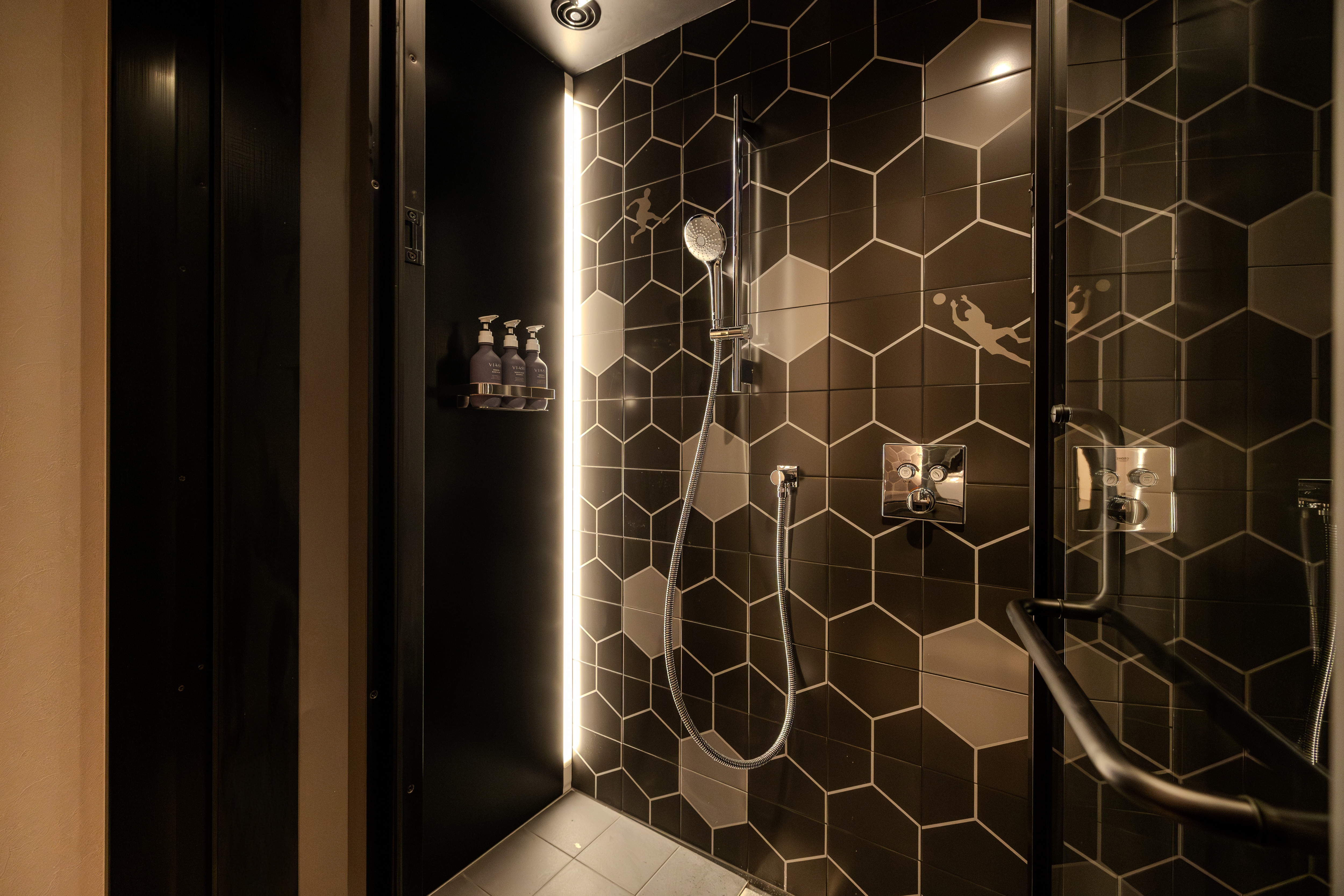 Shower only (Platinum BOX Room)