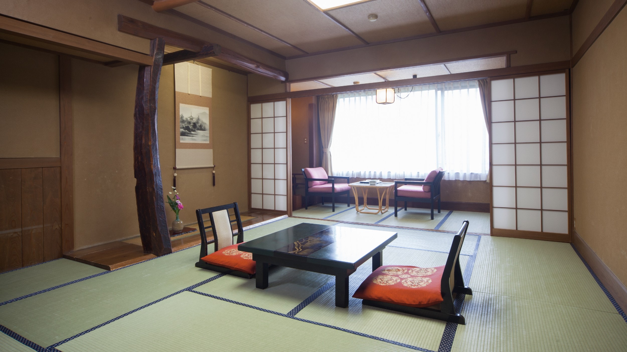 General Japanese-style room 11 tatami mats + wide rim. The main building type guest rooms are made in pure Japanese style.