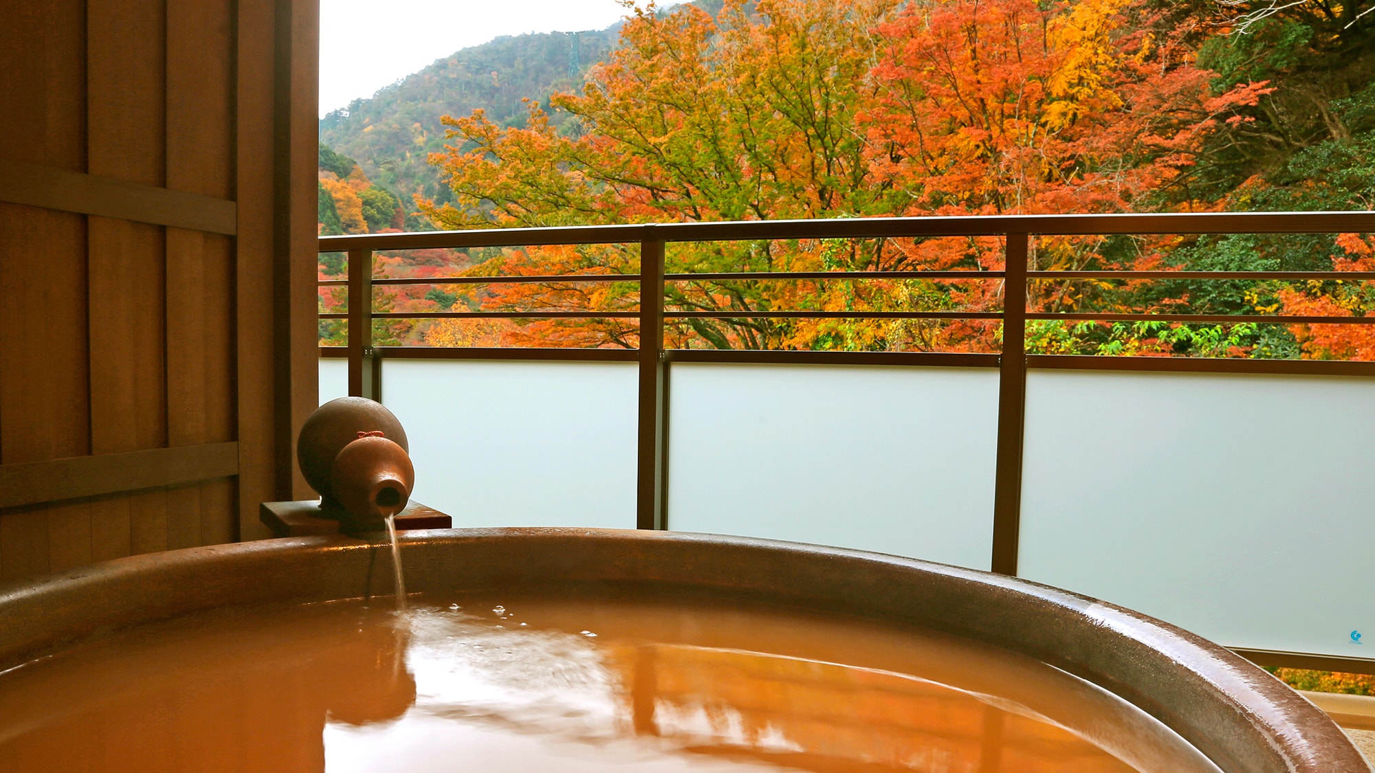 [Special room with Kinsen open-air bath] Limited to one room-The room on the top floor where you can enjoy the autumn leaves open-air bath.