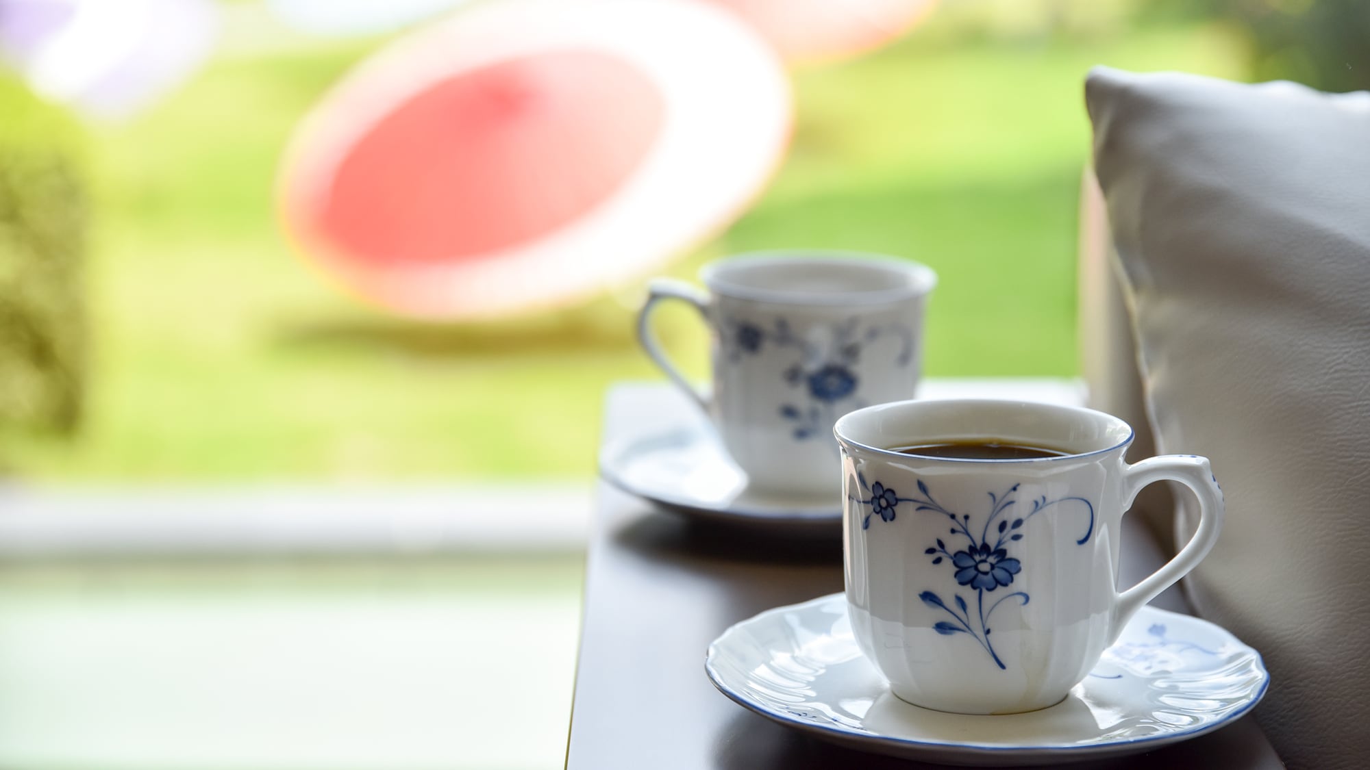 *[Coffee] Coffee service is available in the lobby every morning from 8:00 to 11:00.