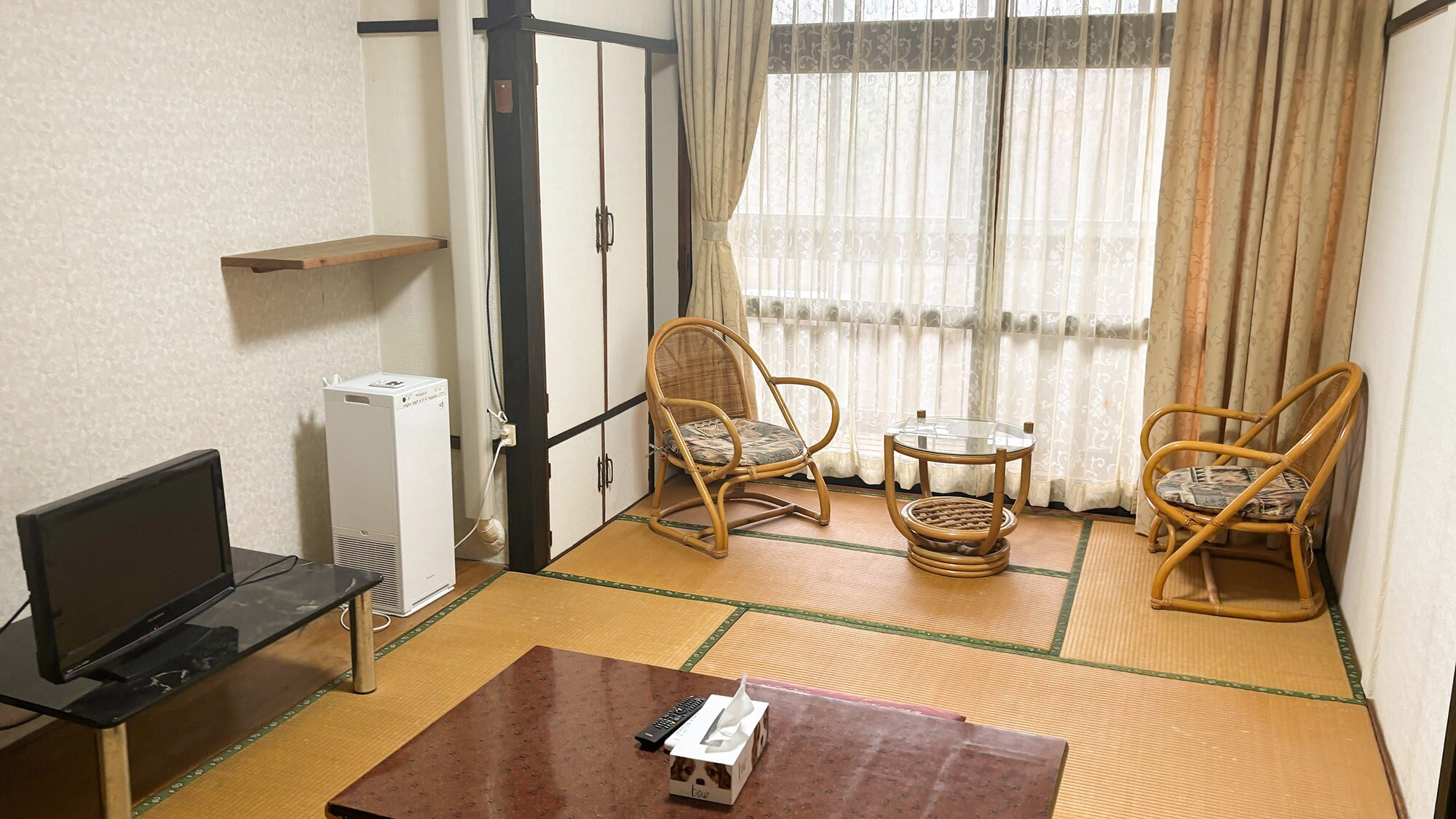 ・[Japanese-style room 7.5 tatami mats (Western style)/301] You can see the sea from the room.