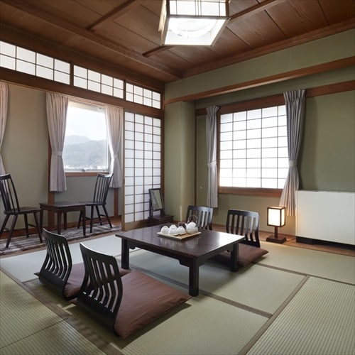 Old Japanese-style room 10 tatami mats