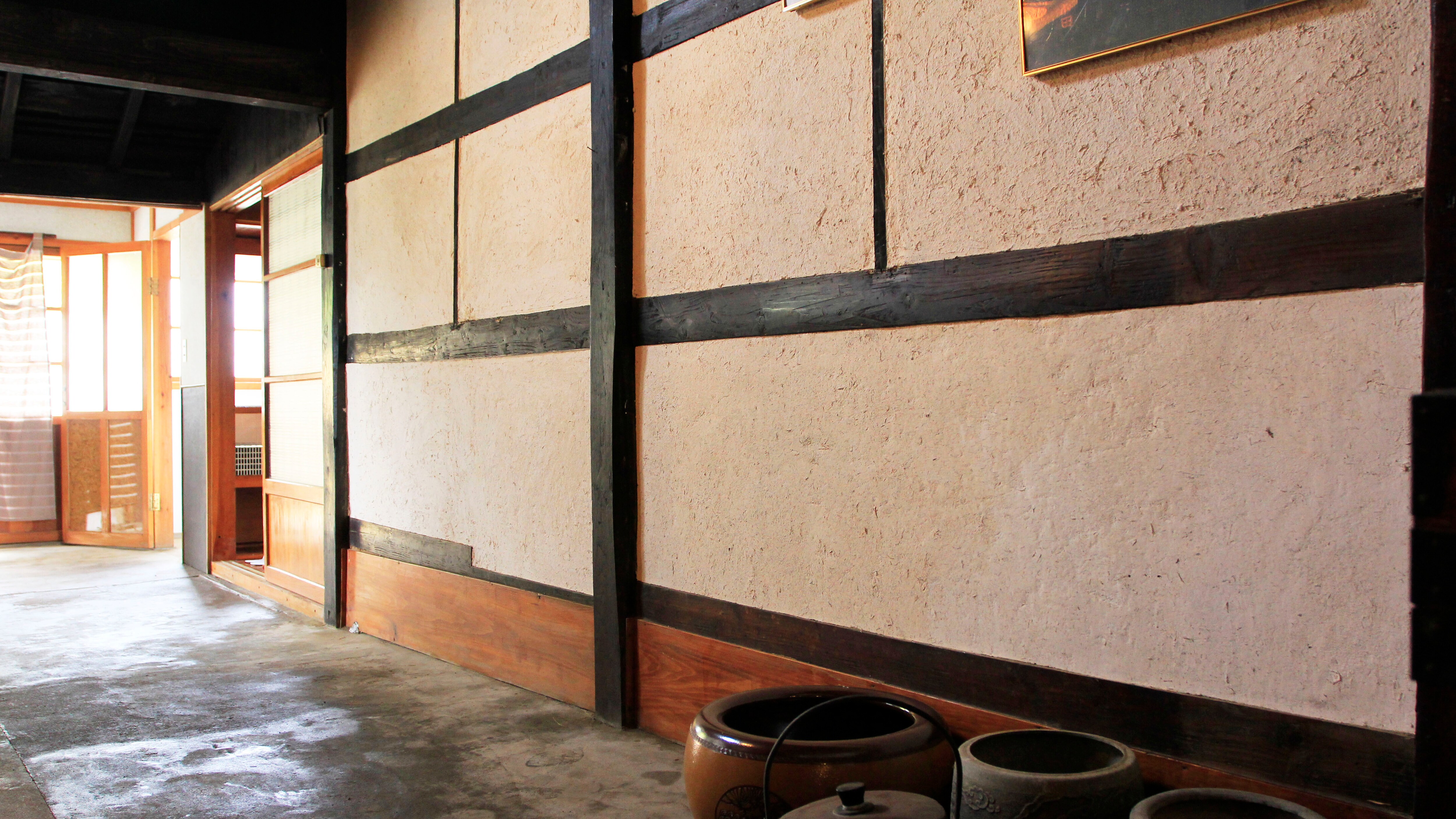 Karafuru Kanemo: Earthen floor