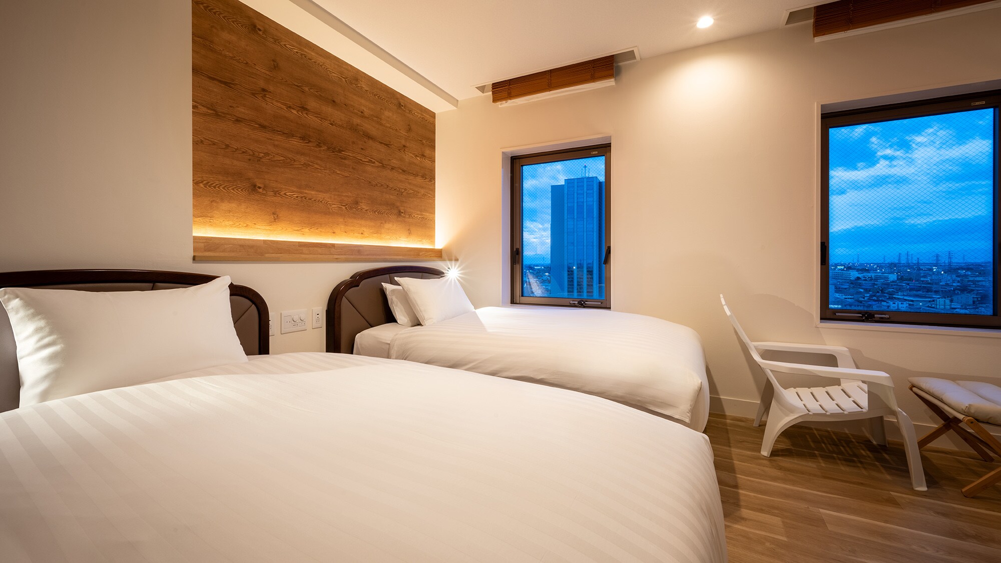 [Suite Room] The bed sheets are waterproof and a relaxation chair is provided. Enjoy an outdoor bath after the sauna in your room.