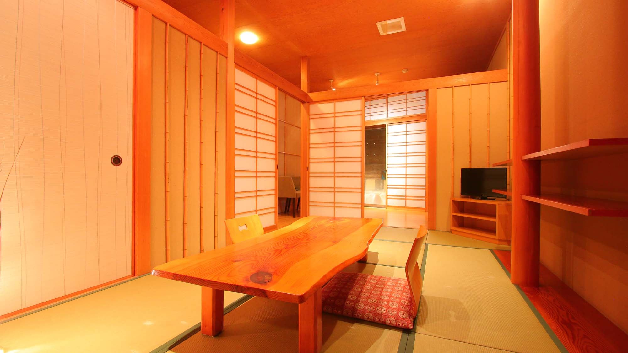 [Example of a room with an open-air bath on the first floor] This is a popular room for 1-2 people.