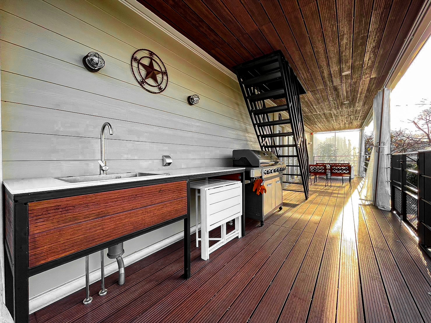 SUITE VILLA Outdoor wooden deck (water area, BBQ stove, etc.)