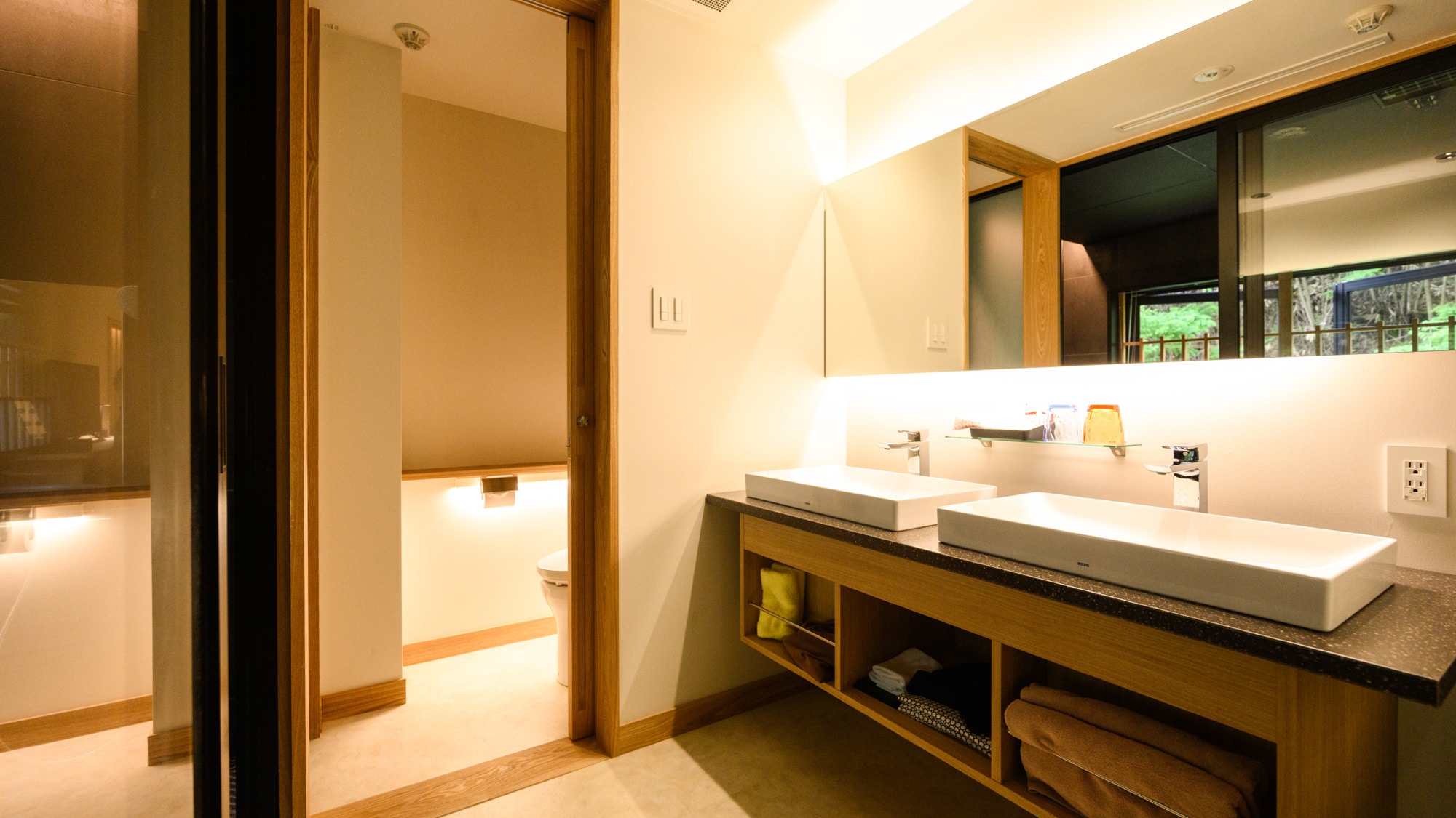 Guest room / [Shakunage] With semi-open-air bath <Forest view>