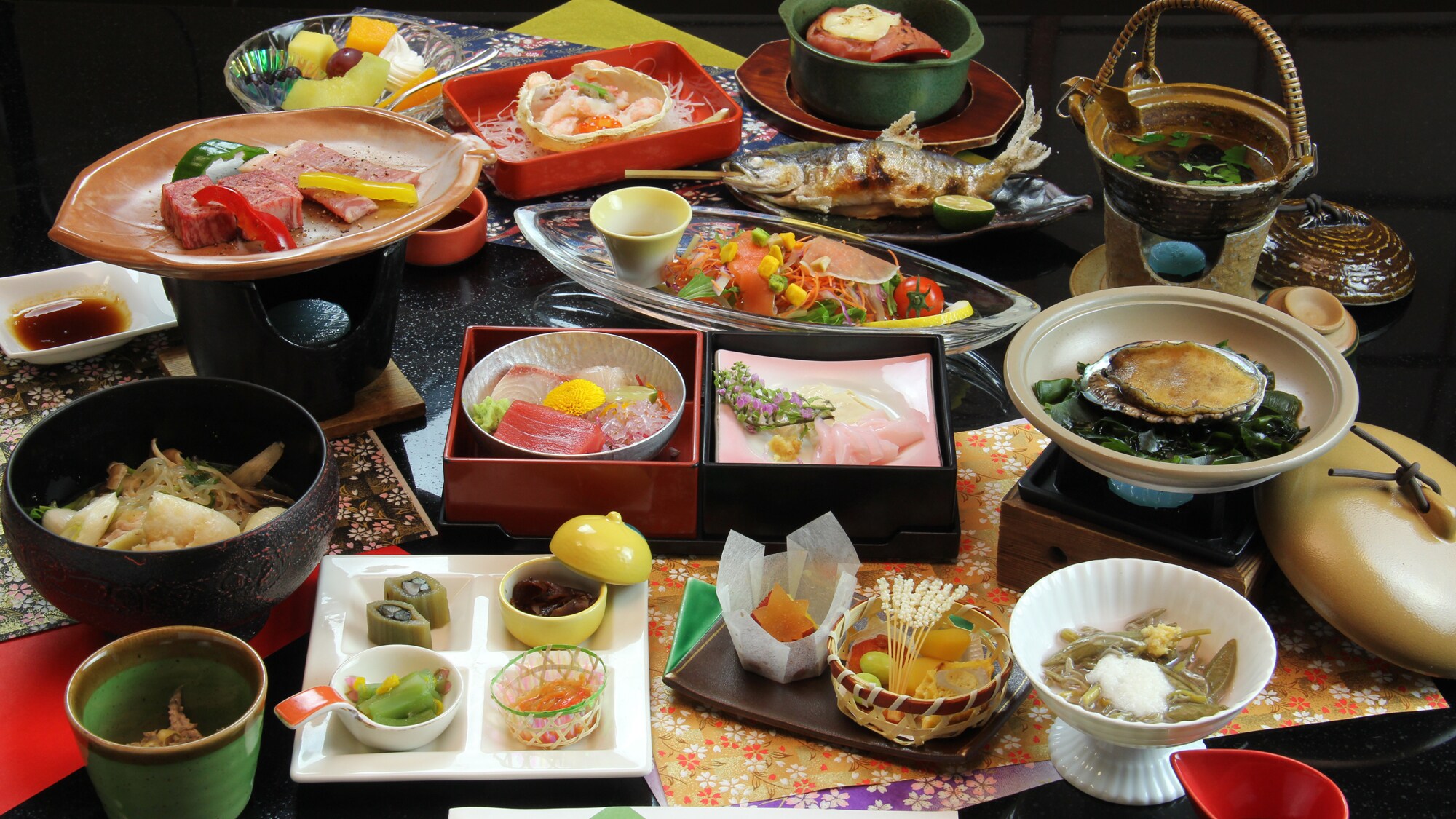 ■Dinner■ Enjoy a luxurious dinner of grilled abalone... (Dish image)