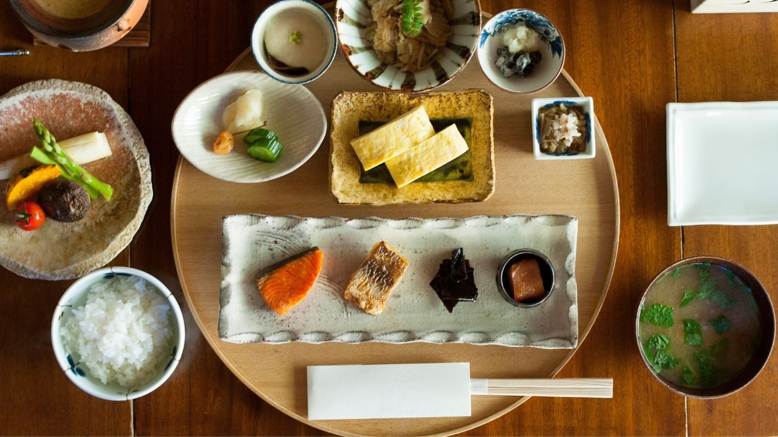 【早餐示例】在明月庄享用美味的山形米日式早餐。