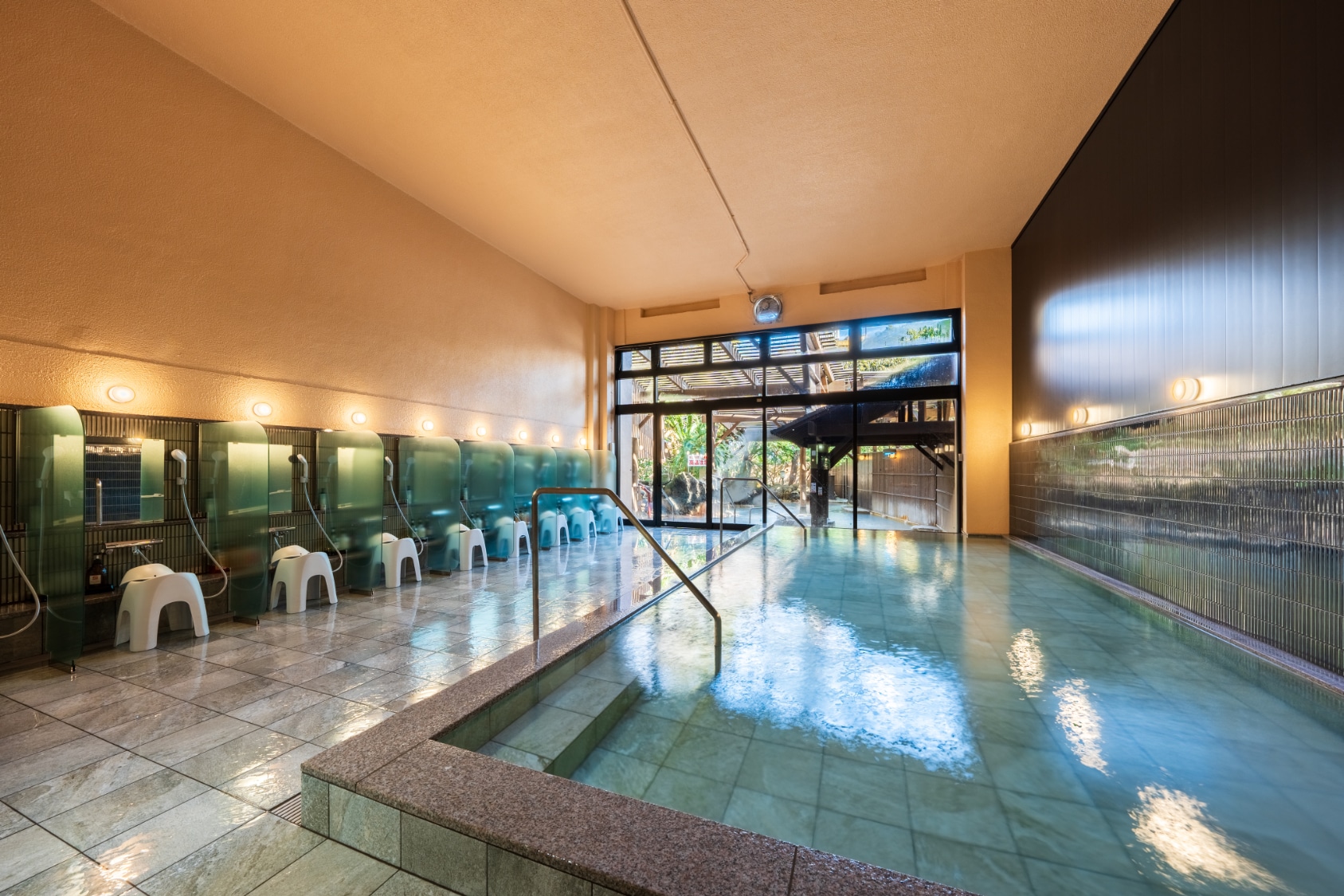 Women's indoor bath
