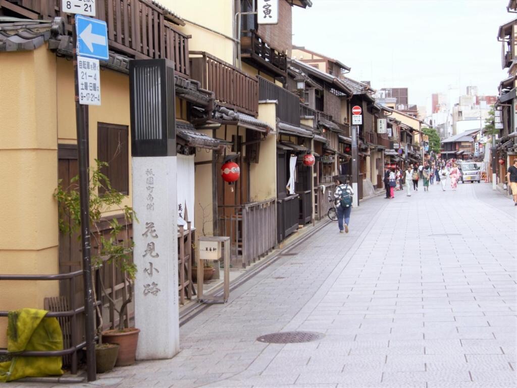 Hanamikoji Street