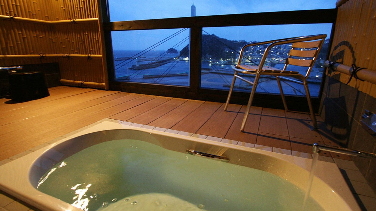 Guest room with open-air bath "Hide and Seek"