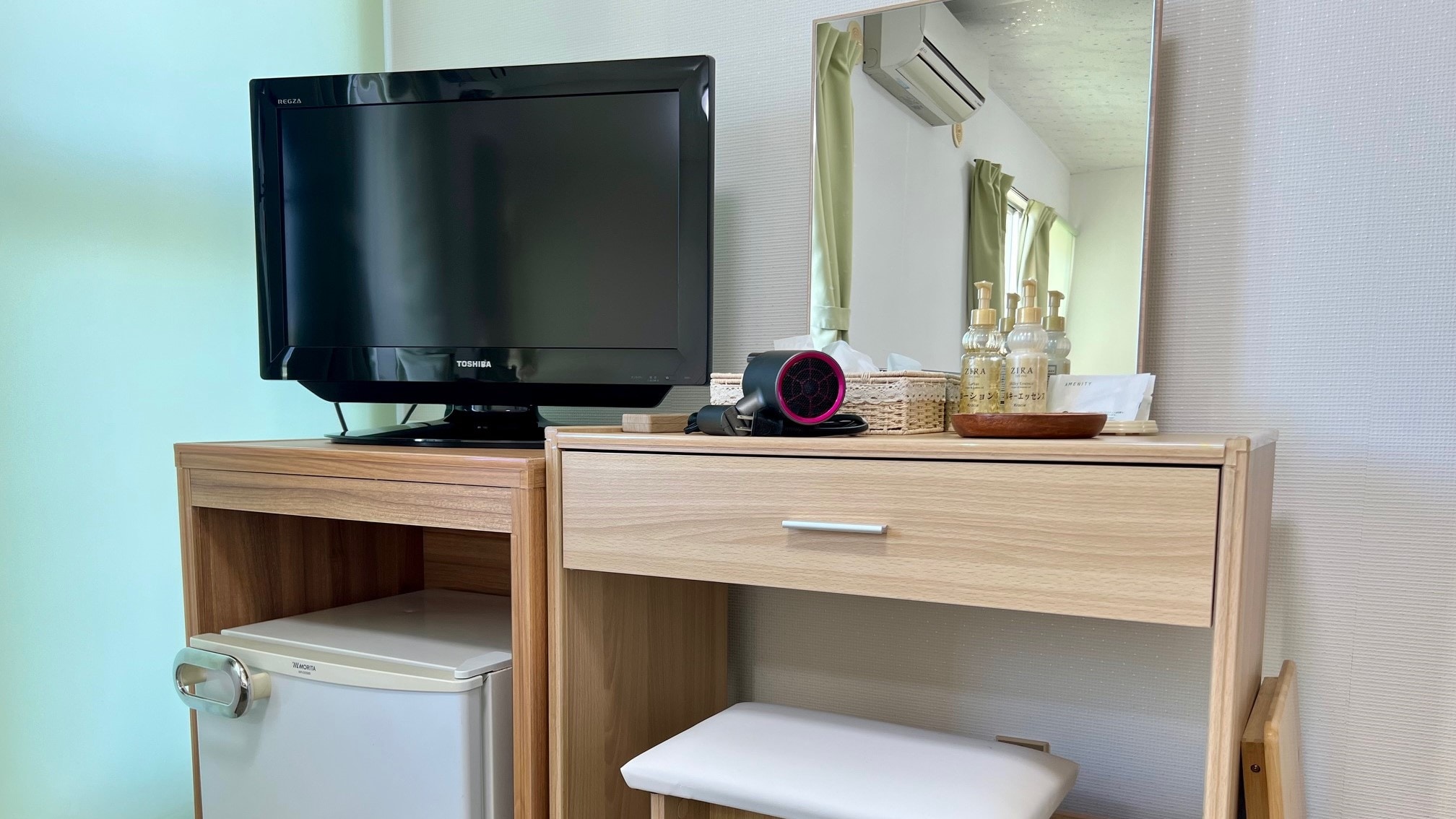 Equipped with dressing table, TV and refrigerator