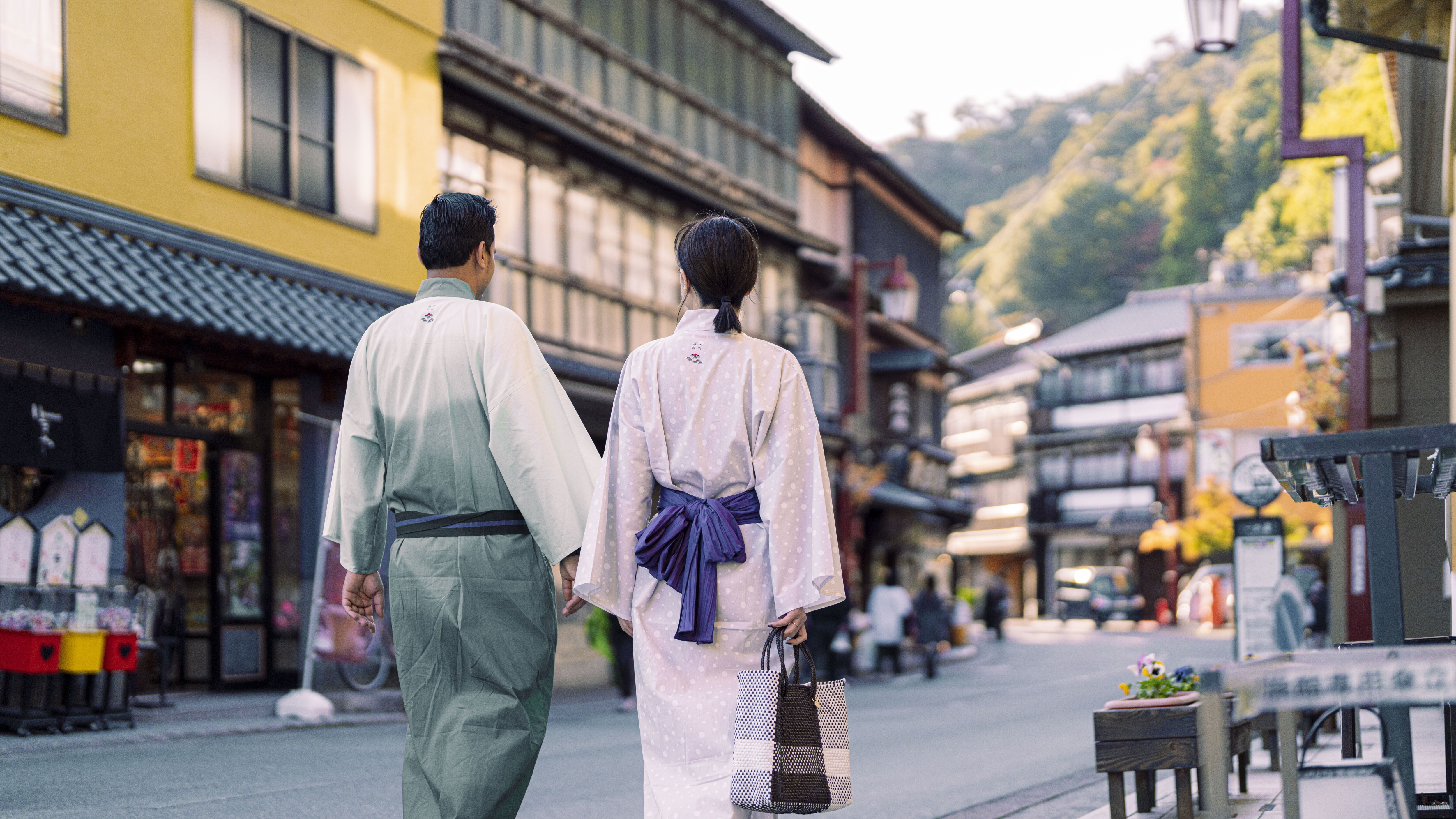 Stroll around the hot spring town