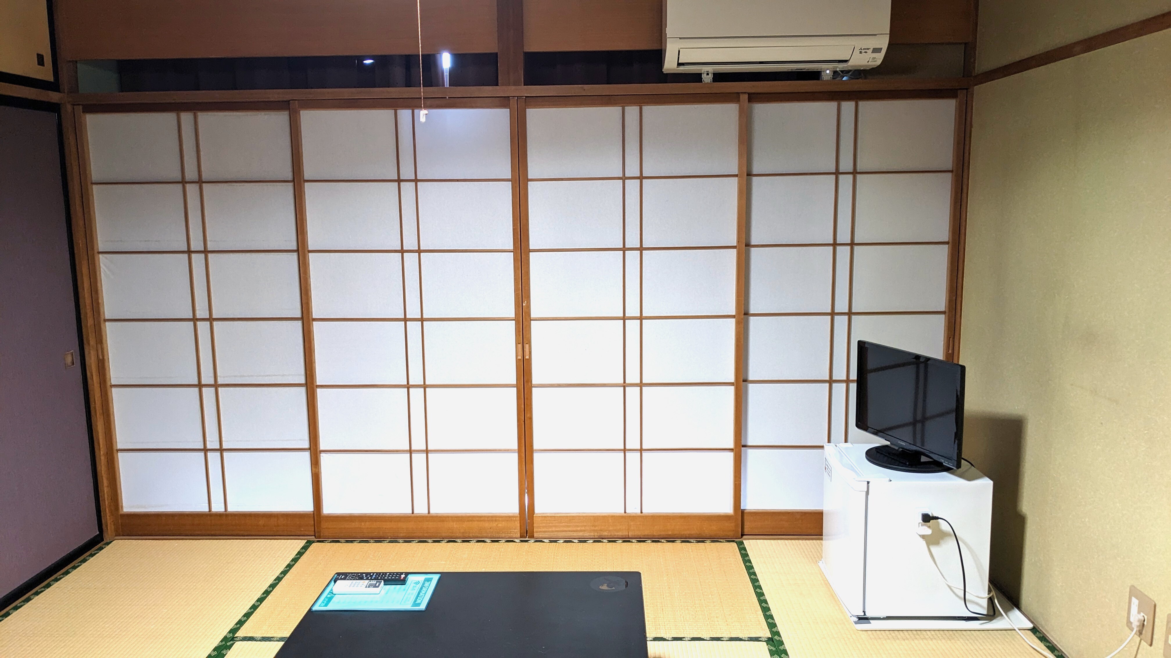 Japanese-style room (8 tatami mats)
