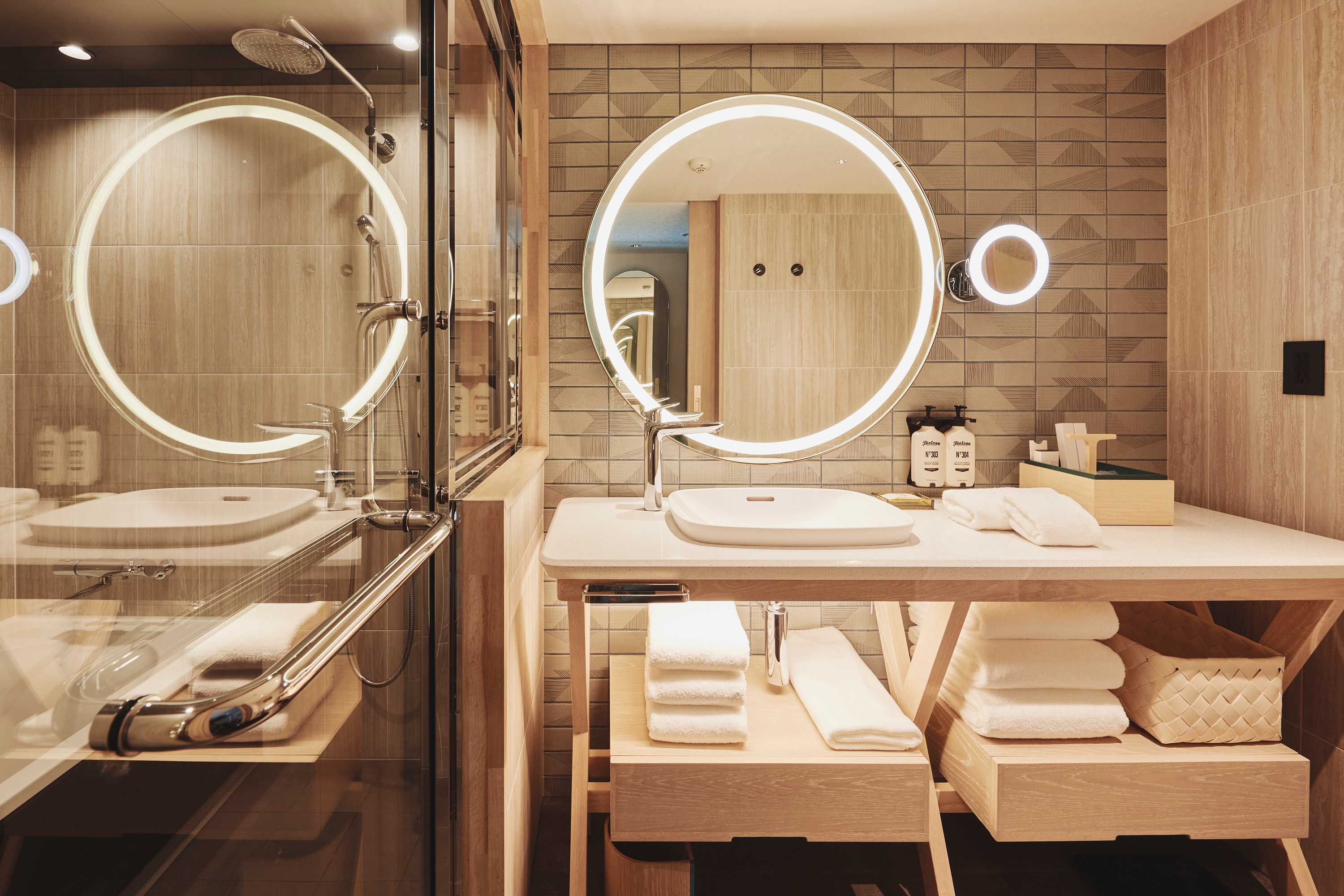 Standard room washroom