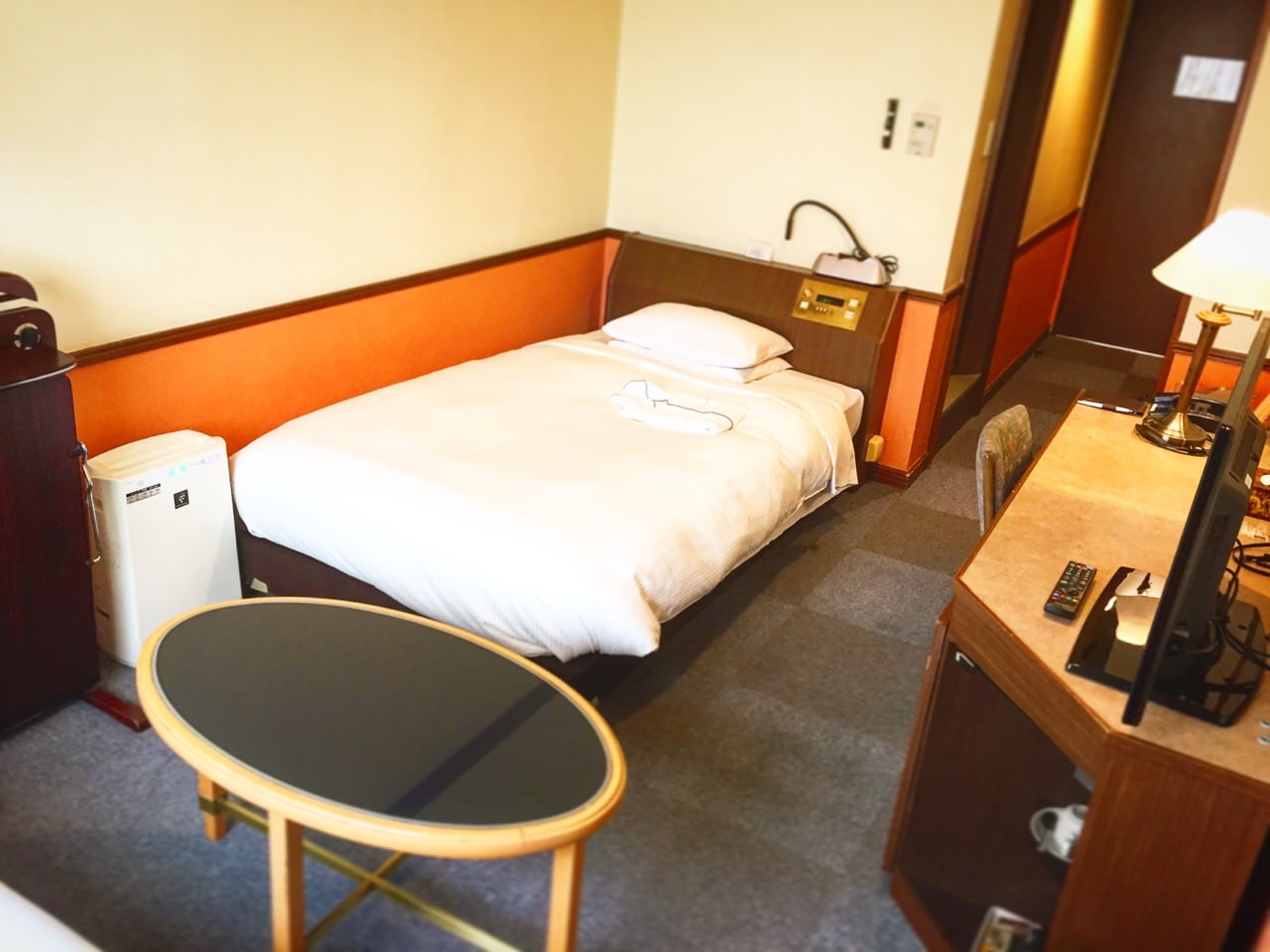 [Single room (example)] From 20 square meters A spacious room where you can relax.