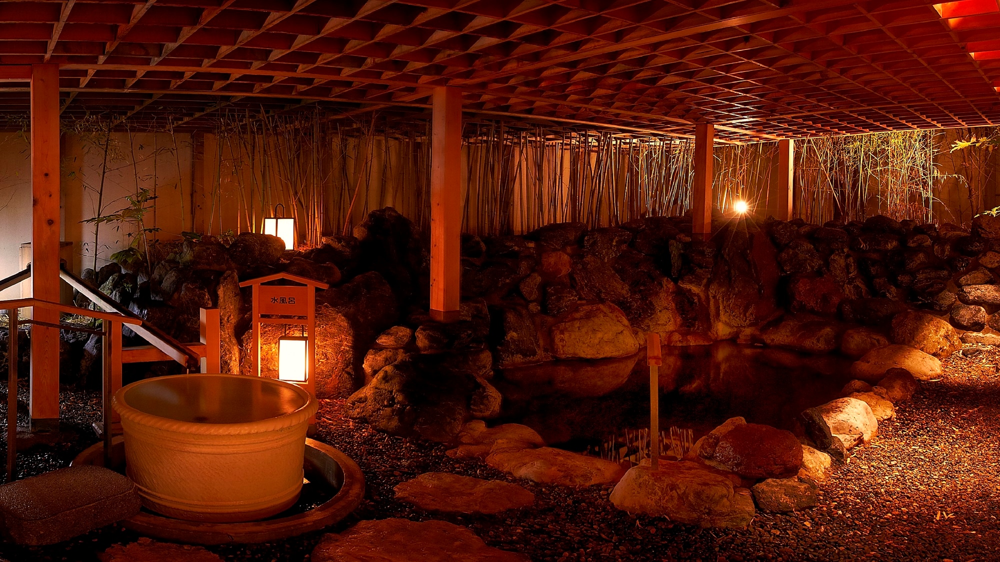 Women's open-air bath [night scenery]