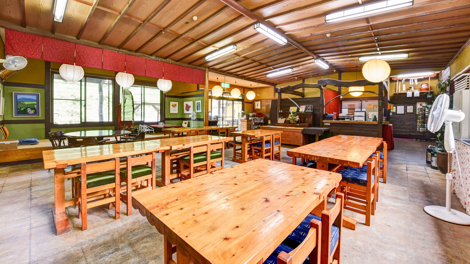 * [大堂和早餐場地] 一個陽光明媚的明亮用餐場所。