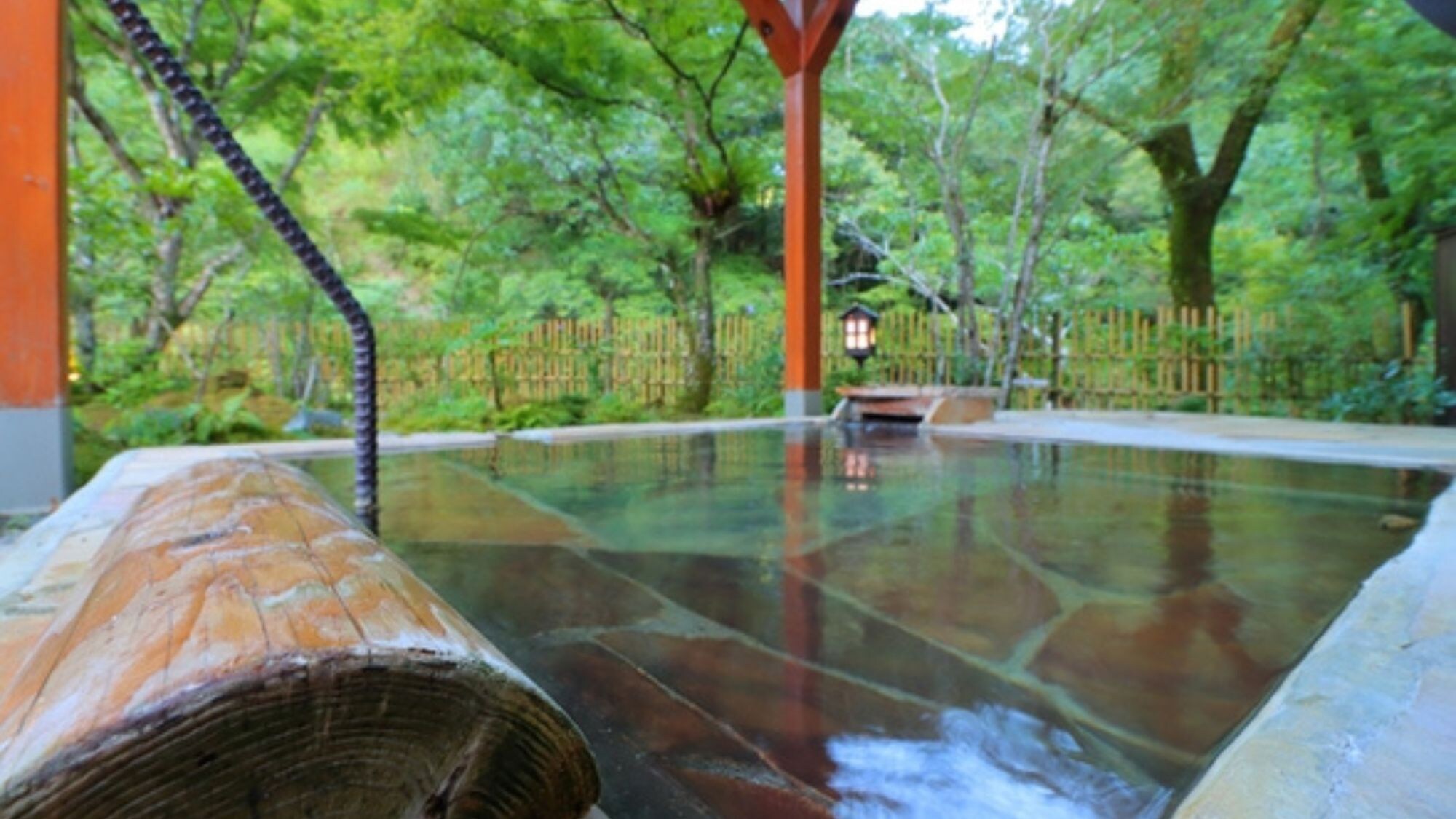 Premium Suite Hana: Open-air bath with reclining bath