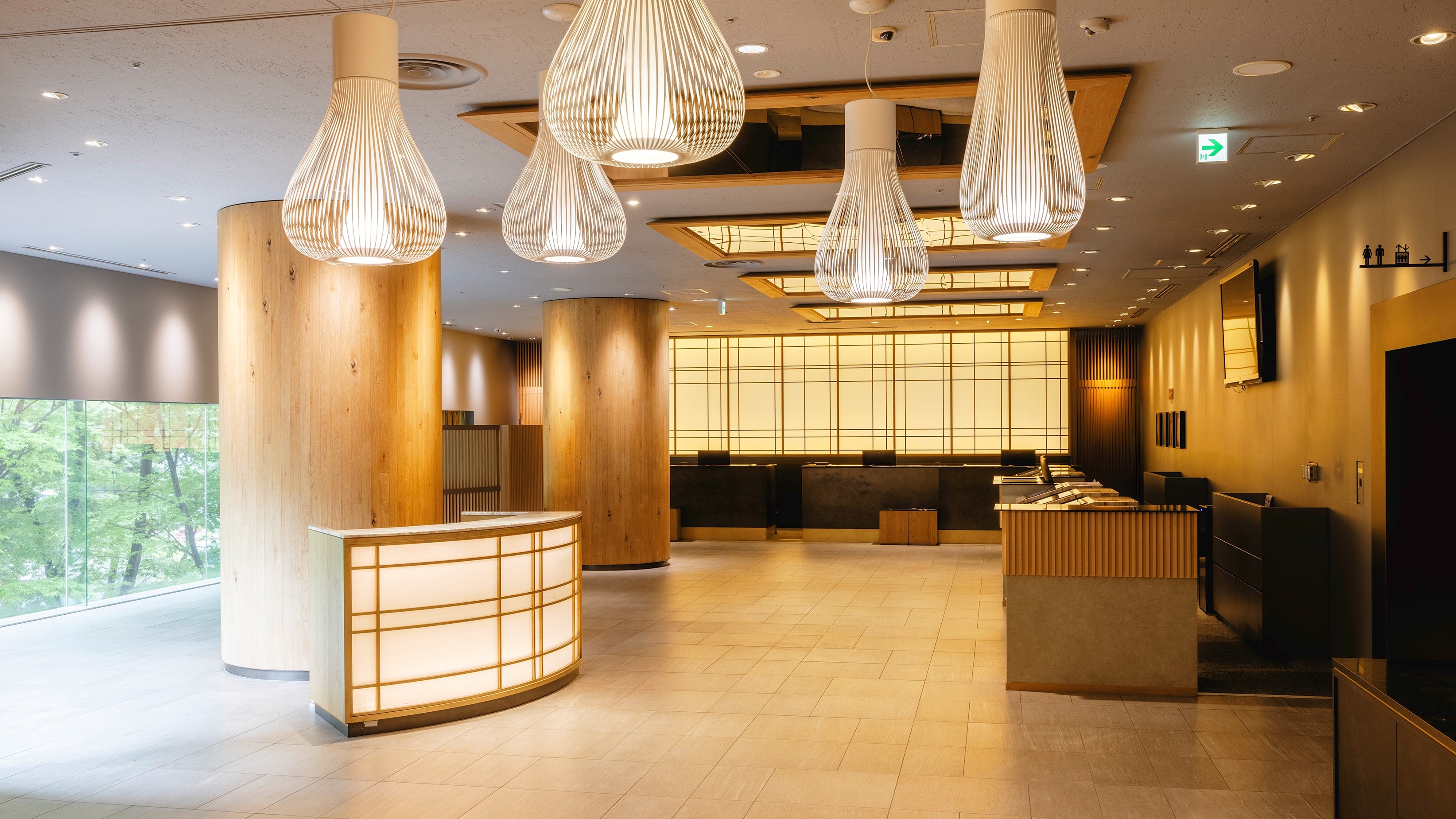 [Main Building, 3rd Floor] Lobby featuring abundant use of Japanese materials.
