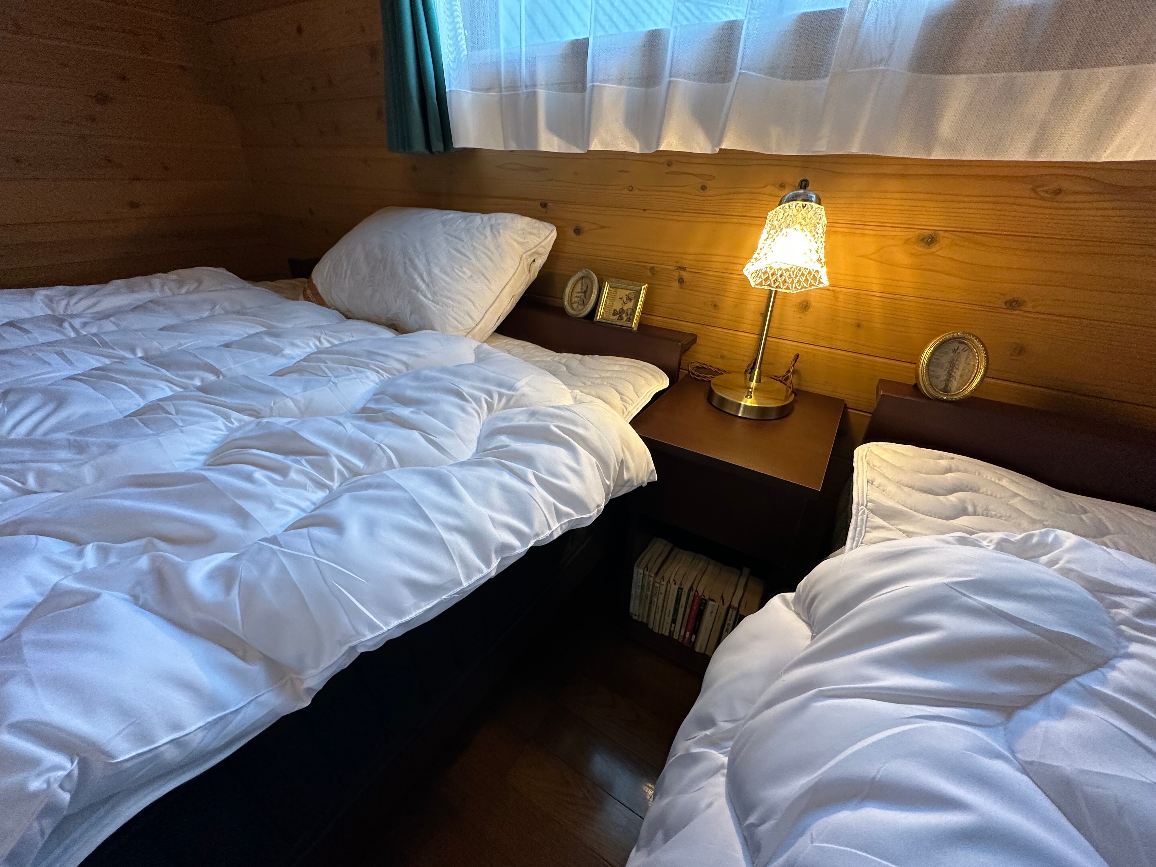 เตียงนอนกระท่อมป่า