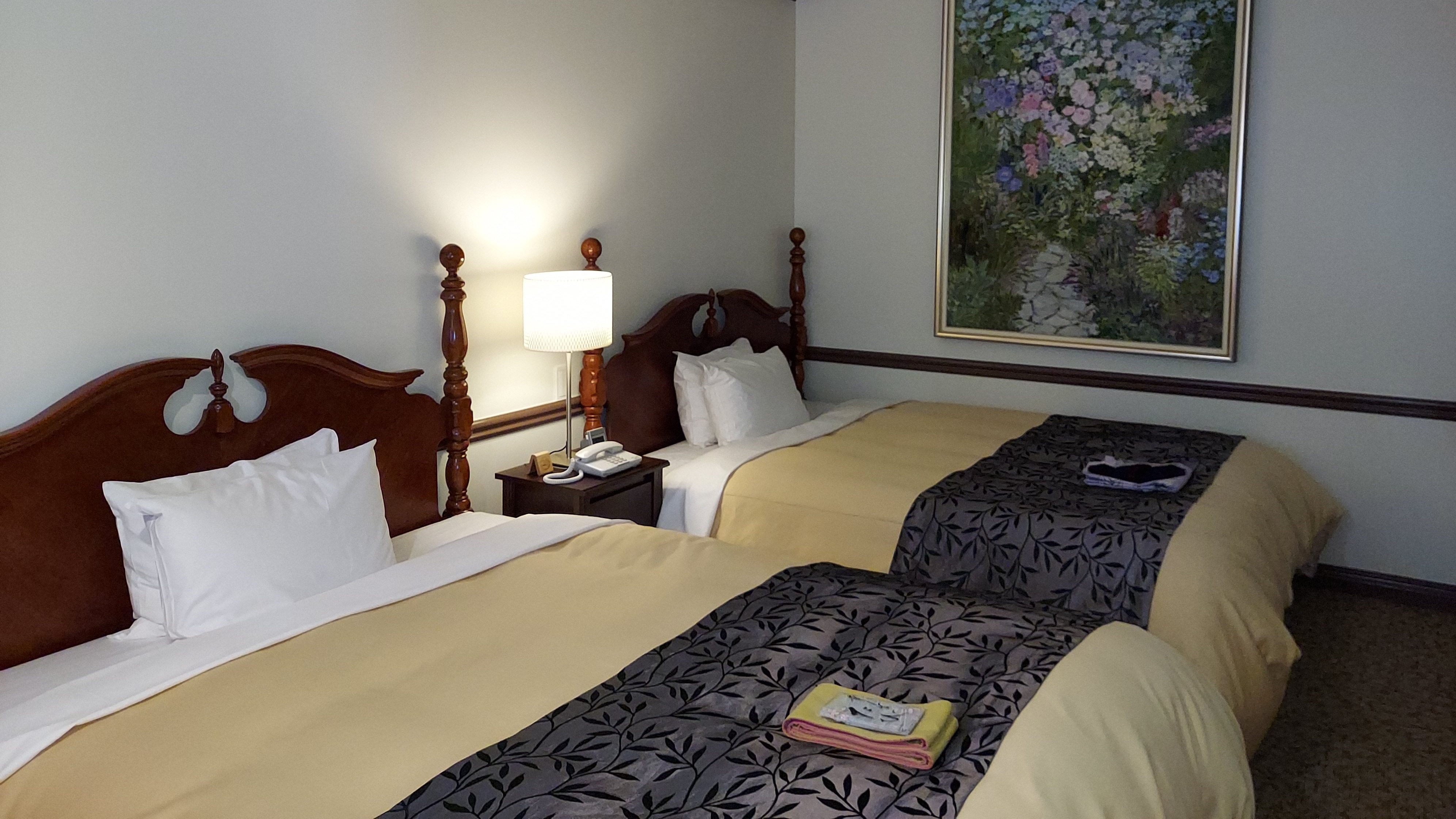 [Deluxe Twin] Relax in a spacious and comfortable Simmons bed