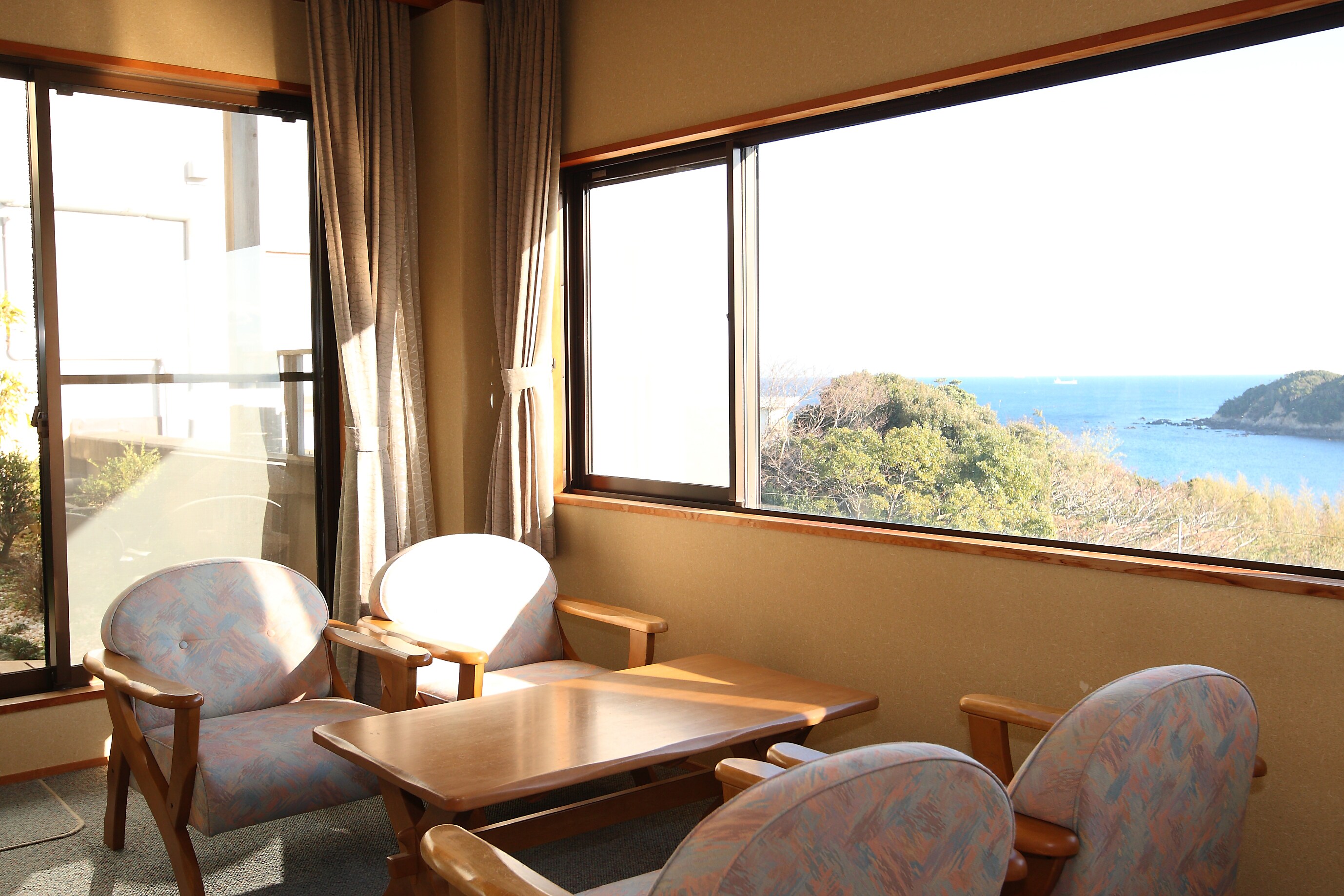 Japanese-style room with small garden open-air bath
