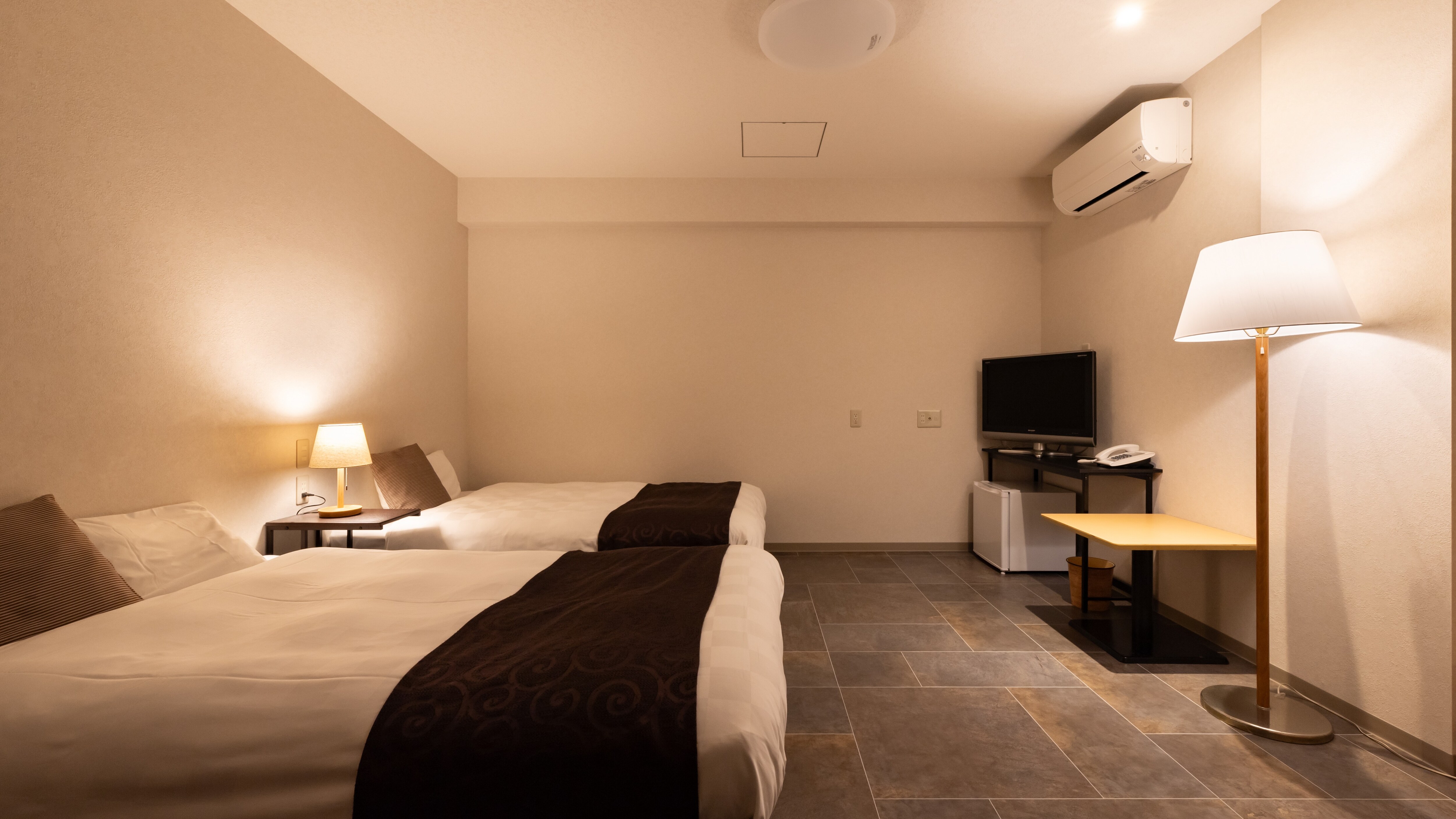 Western-style room (with shower and toilet)