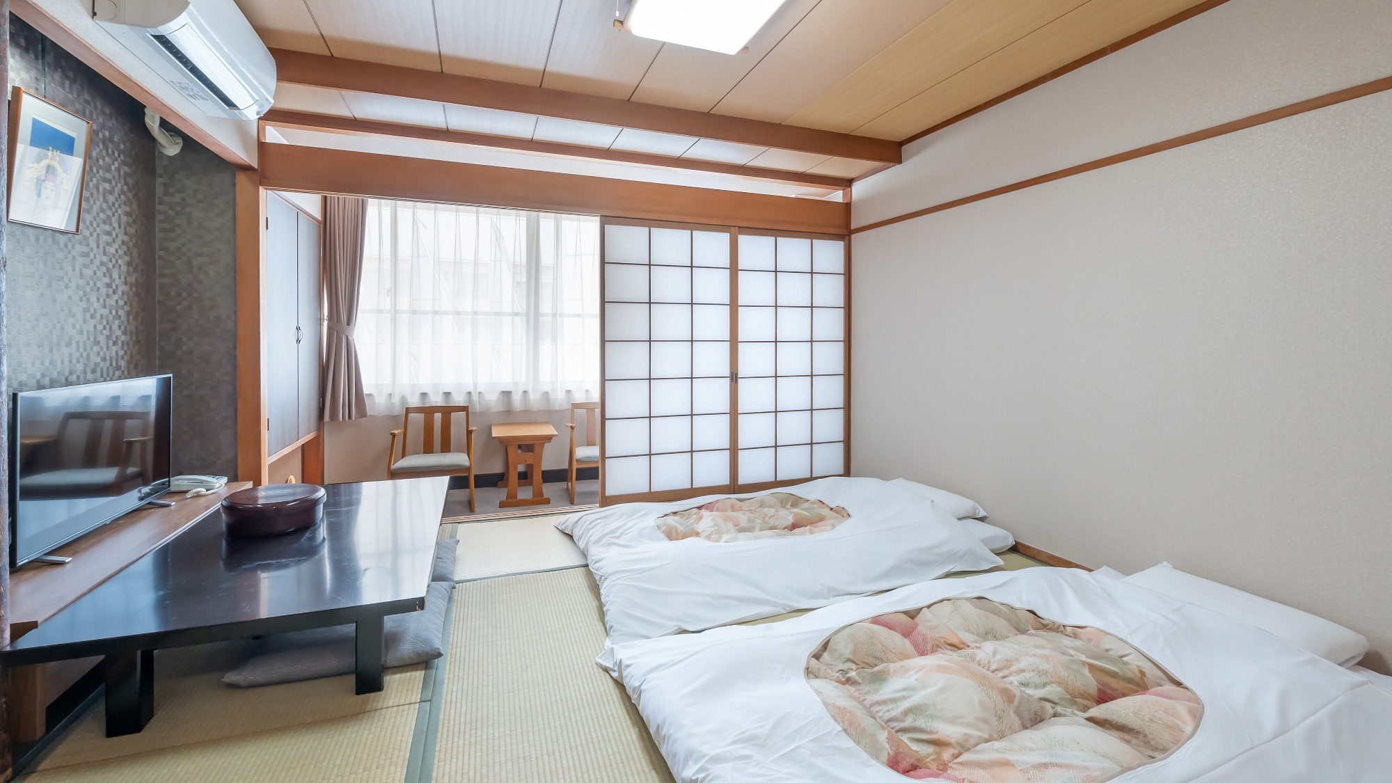 Japanese-style room (8 tatami mats)