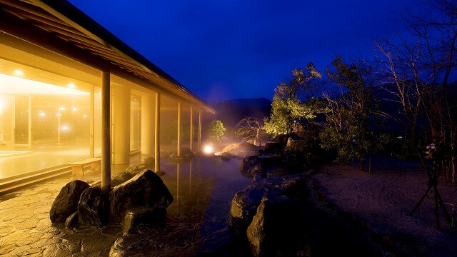 Open-air bath at night