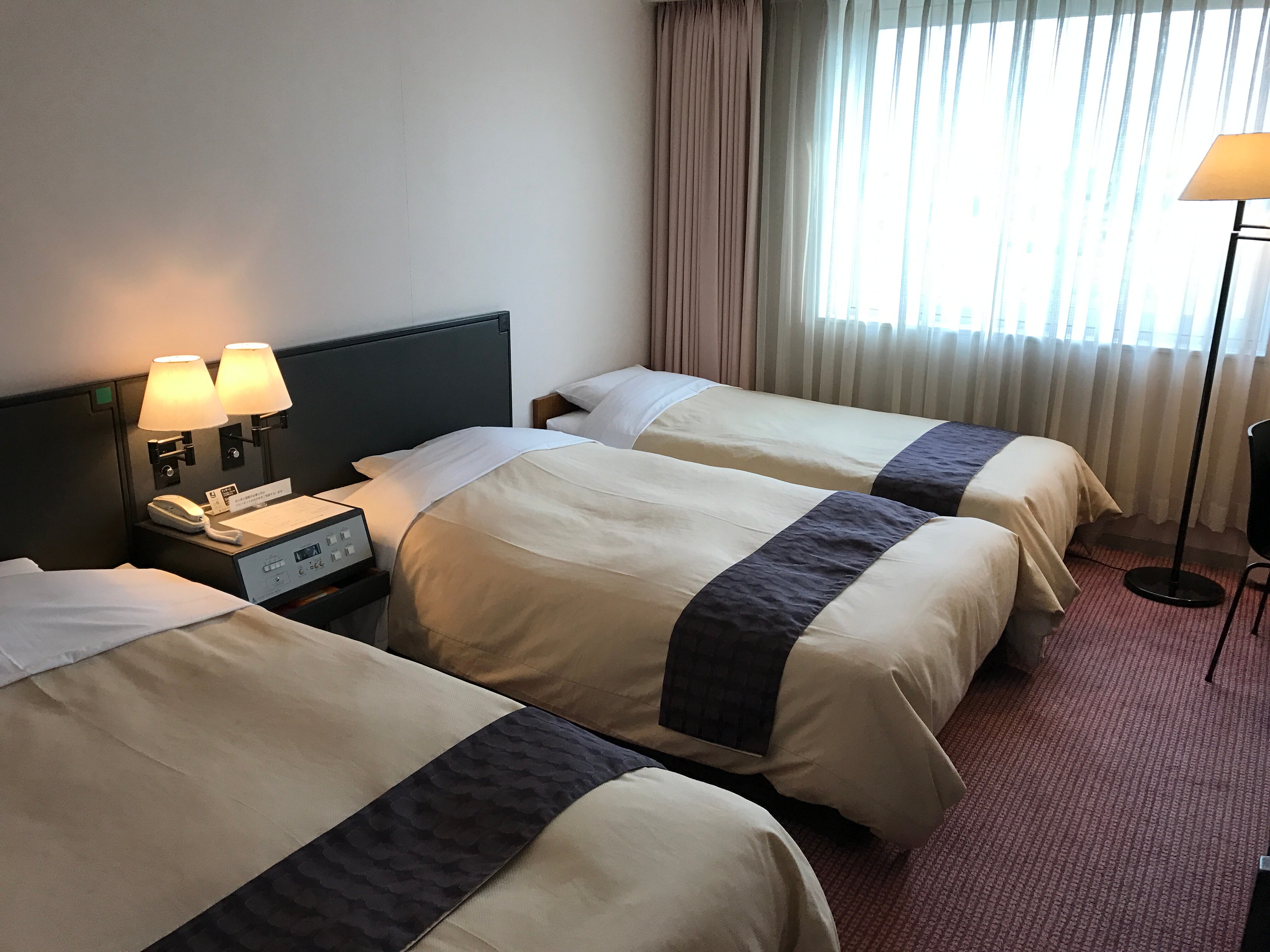 Kamar Triple 24,5㎡ Tempat tidur ukuran dalam x2 113 x 195 Tempat tidur tambahan x1 90 x 190