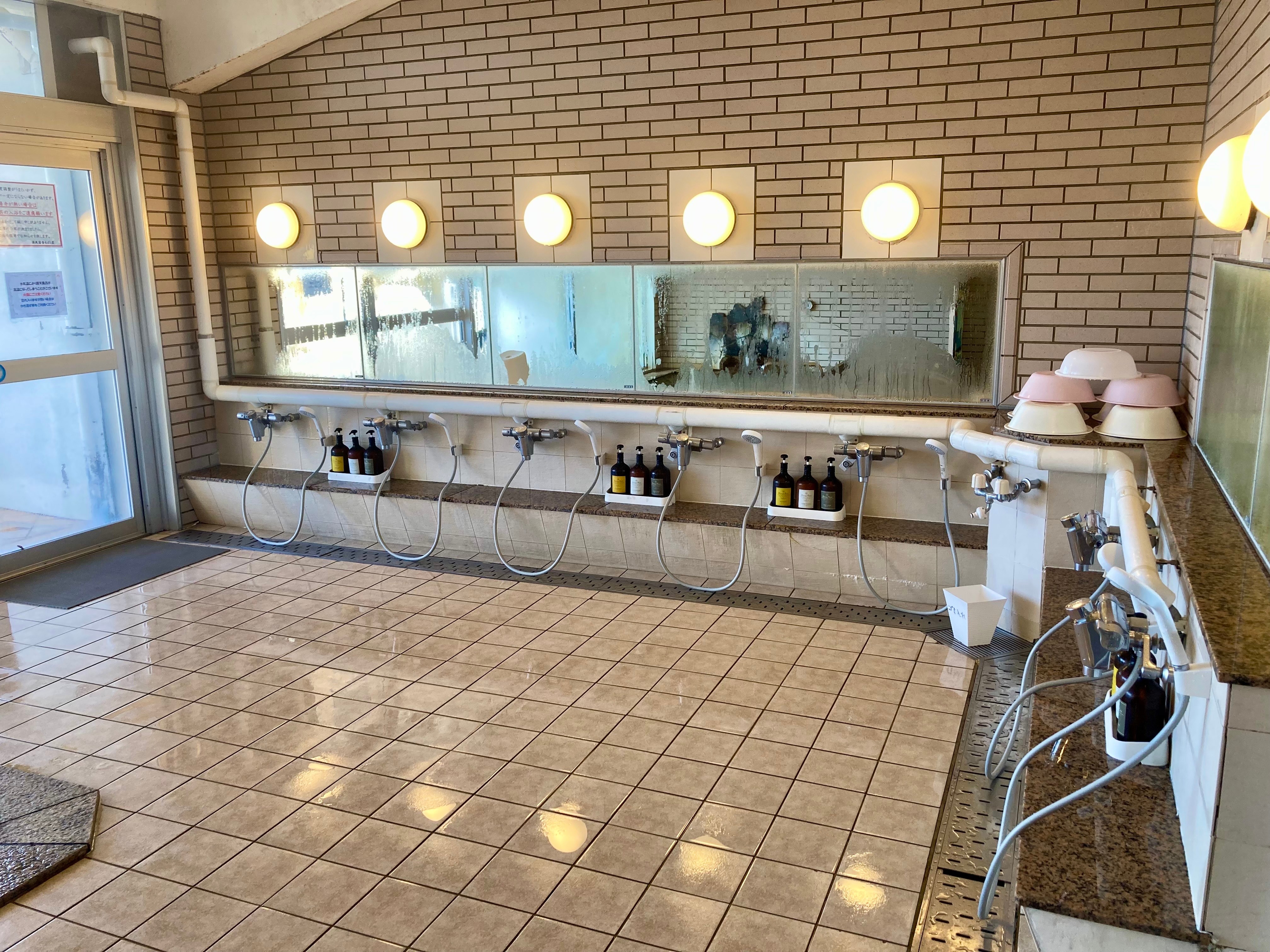 ห้องอาบน้ำสาธารณะขนาดใหญ่