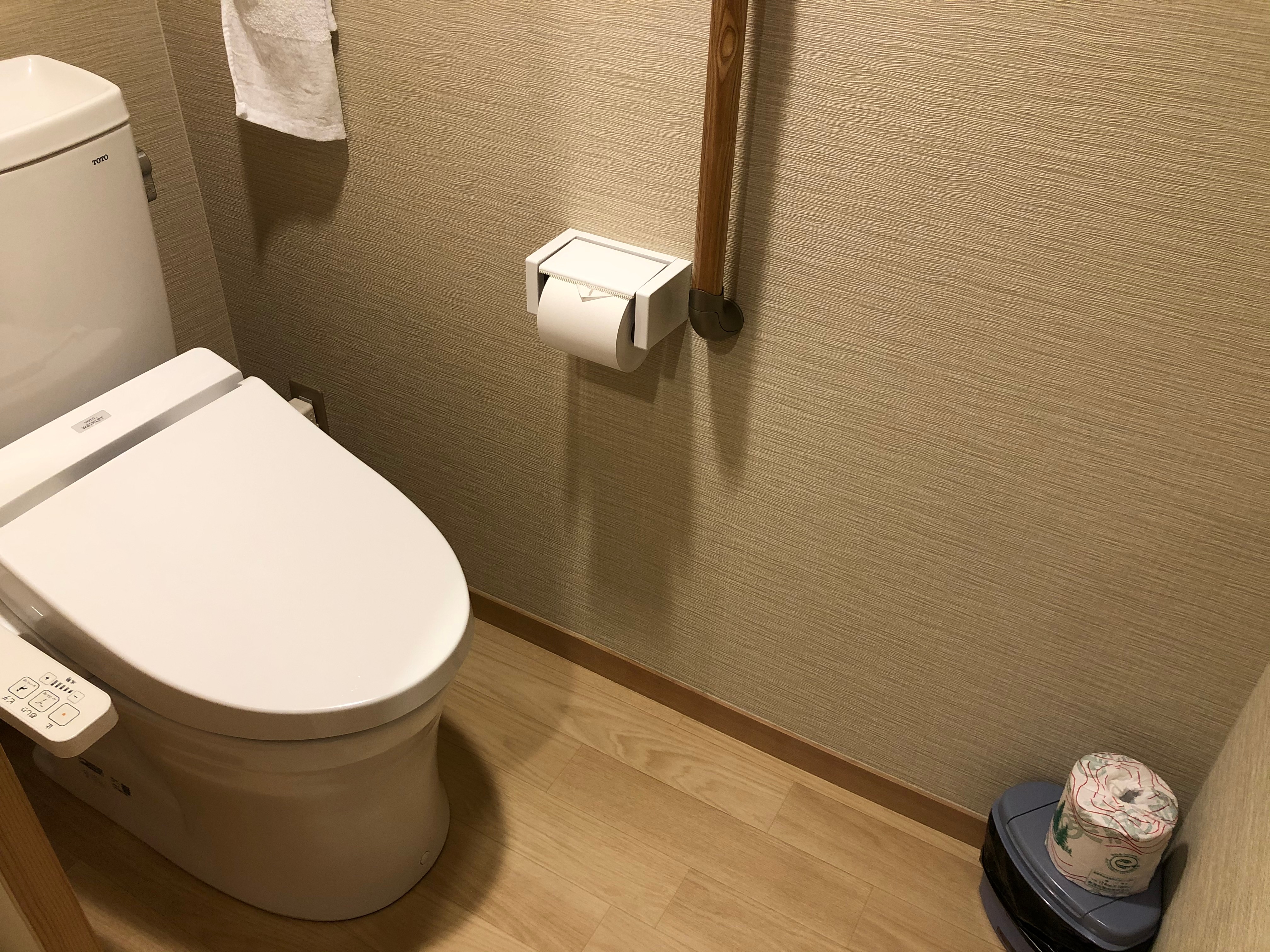 West Wing: Restrooms