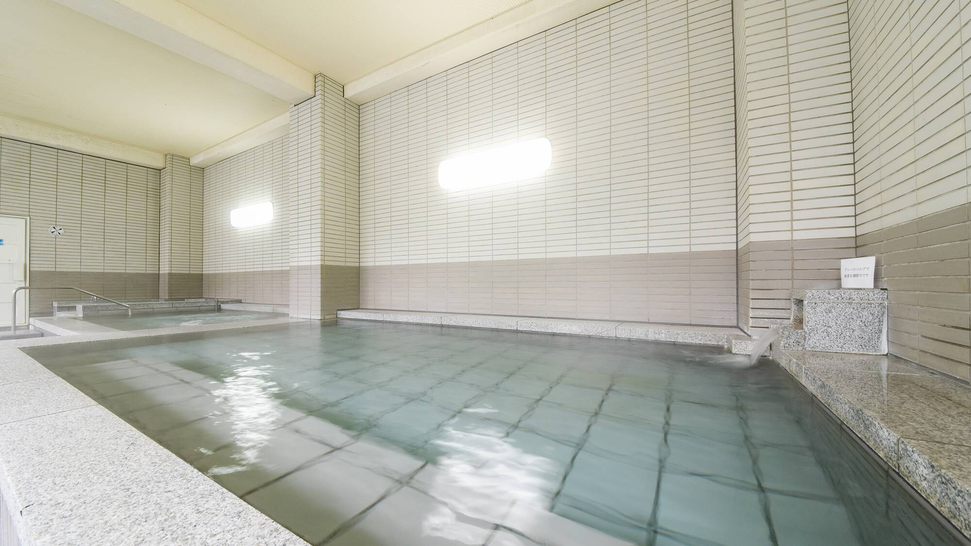 * Large communal bath / Soft and lukewarm hot springs are less burdensome to the body and are safe. Immerse yourself and refresh your fatigue ♪