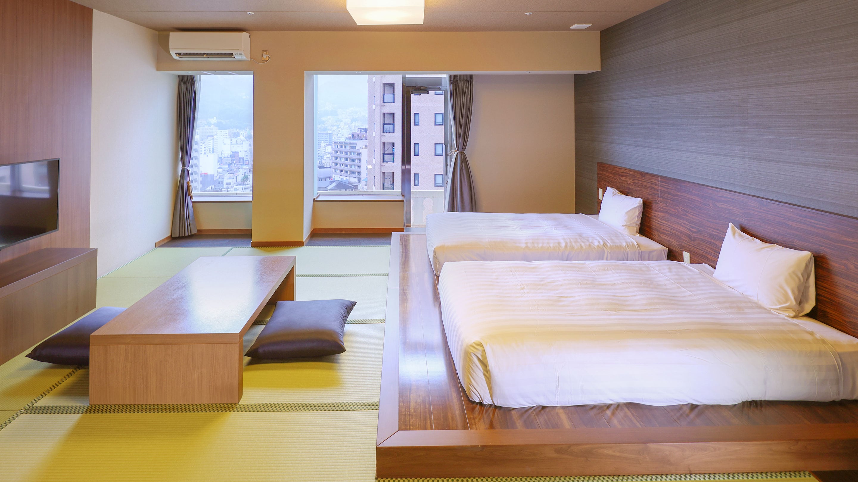 [Non-smoking] Standard Japanese-Western Twin Room, no indoor bath (city side) *Image