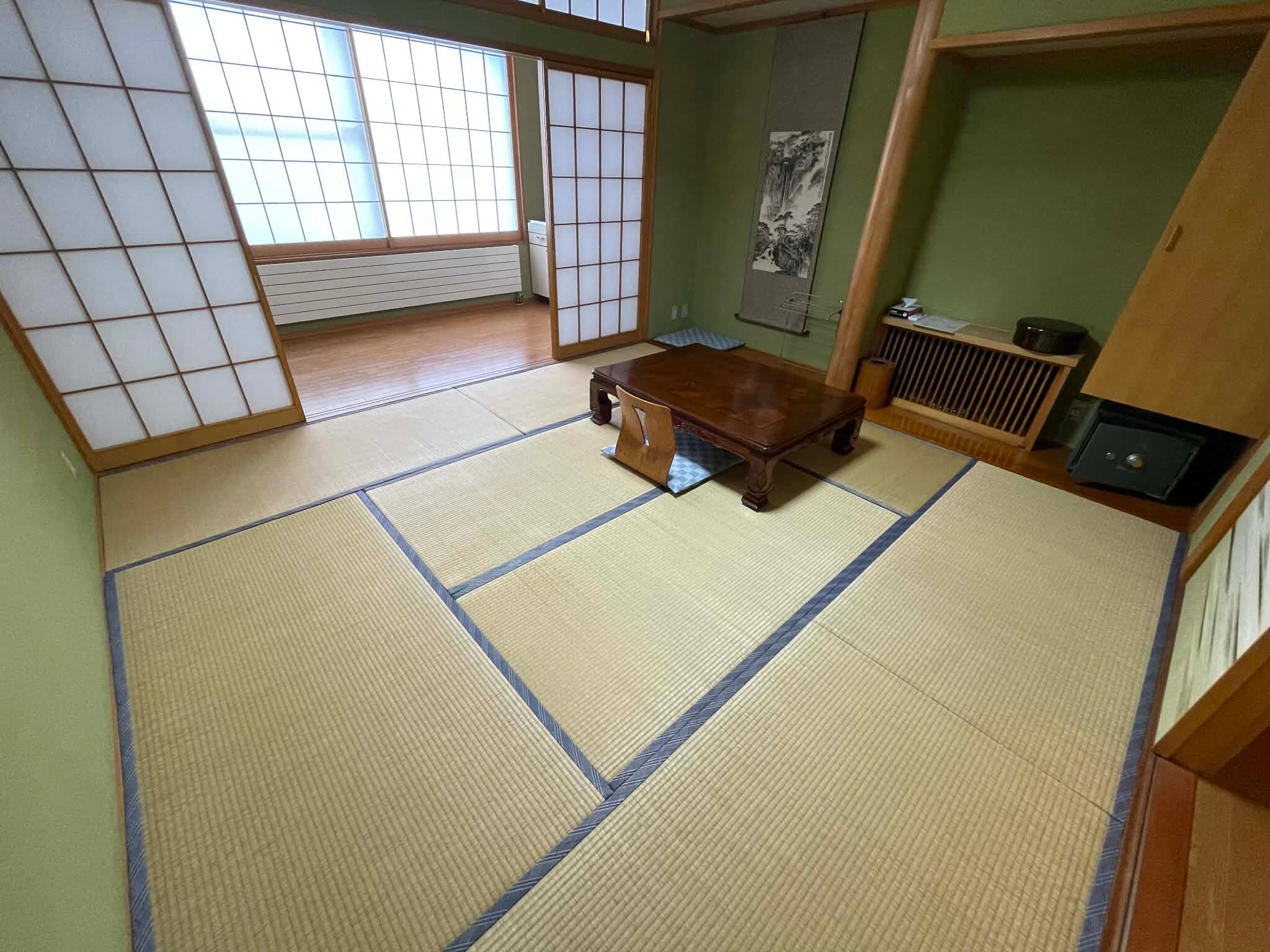 Room 1 (4 people)