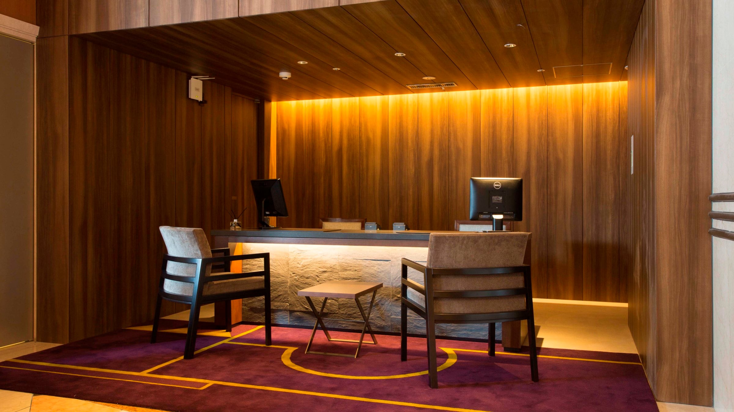 Front desk (seat check-in)